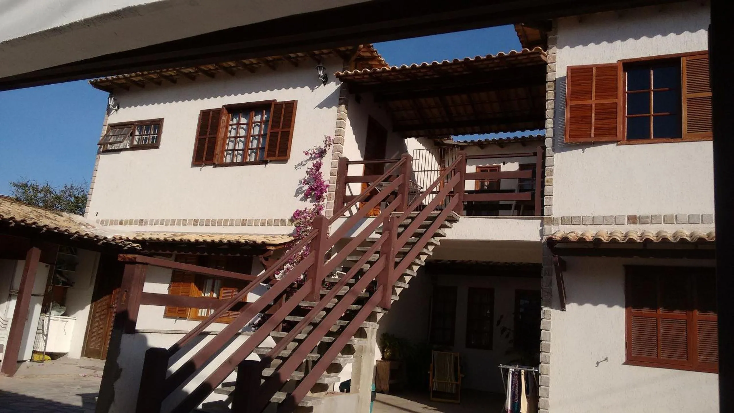 Facade/entrance in ECONOMICS- Amplo, Ventilado e Aconchegante