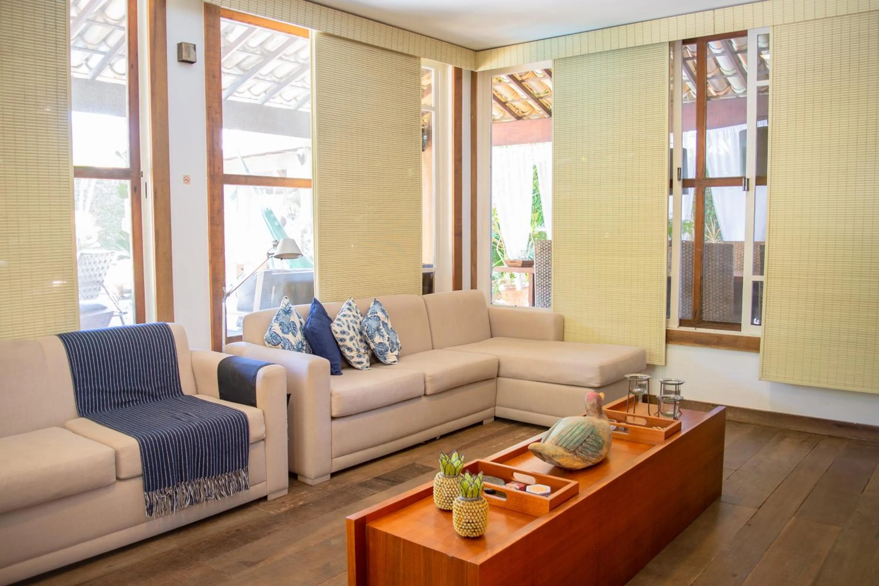 Communal lounge/ TV room in Pousada da Cyssa