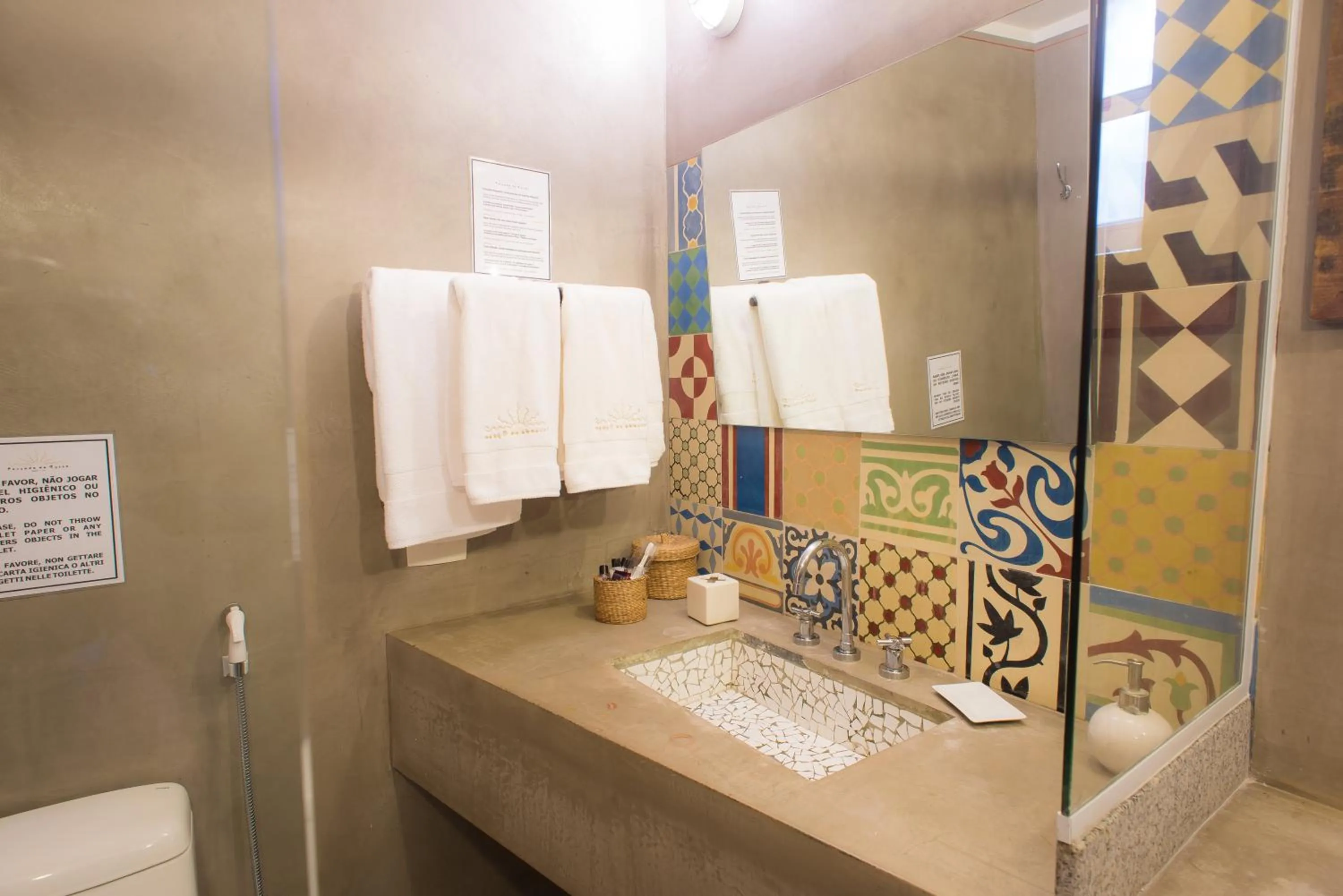 Bathroom in Pousada da Cyssa