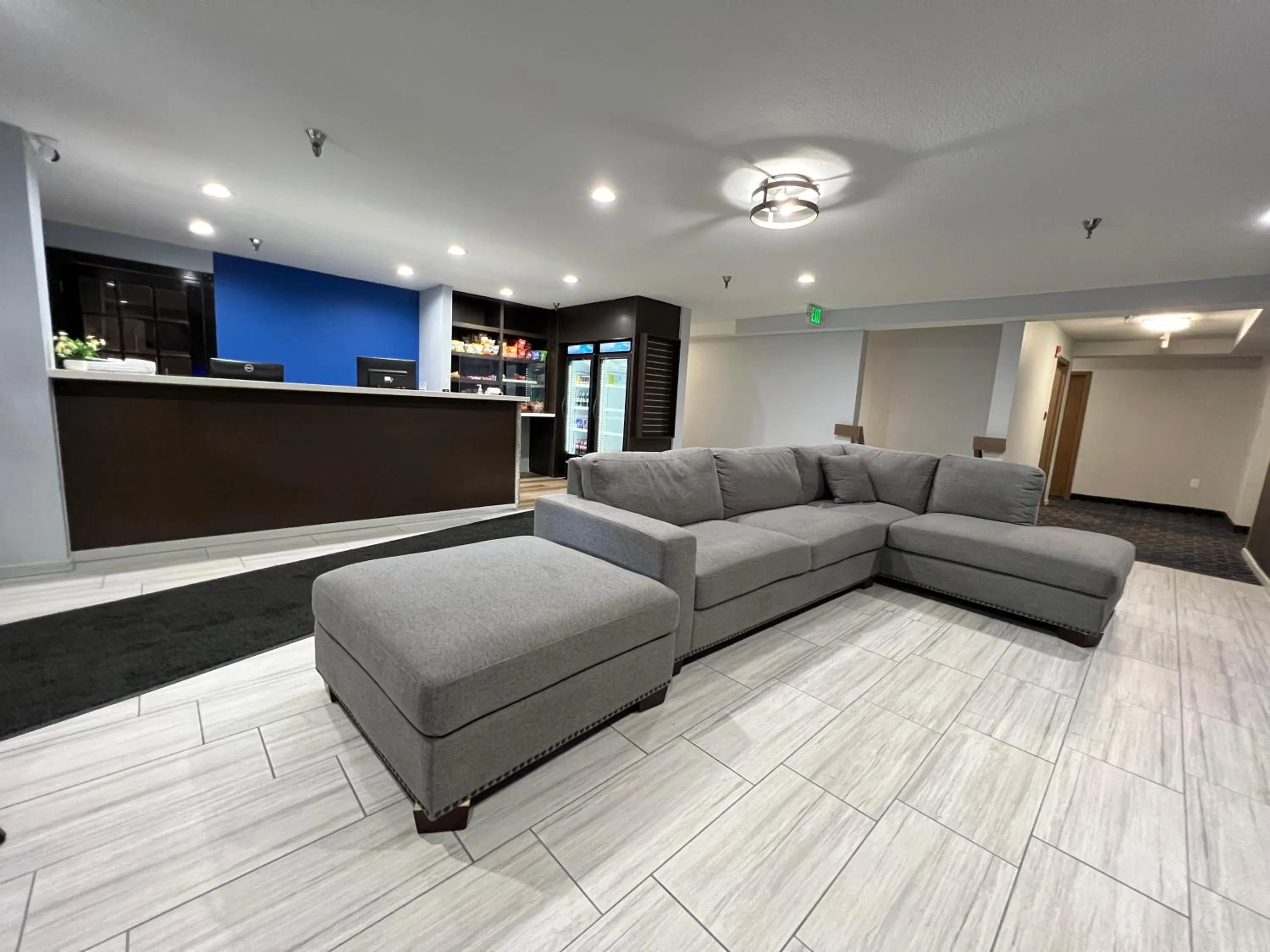 Lobby or reception in SureStay Plus Hotel by Best Western Mammoth Lakes