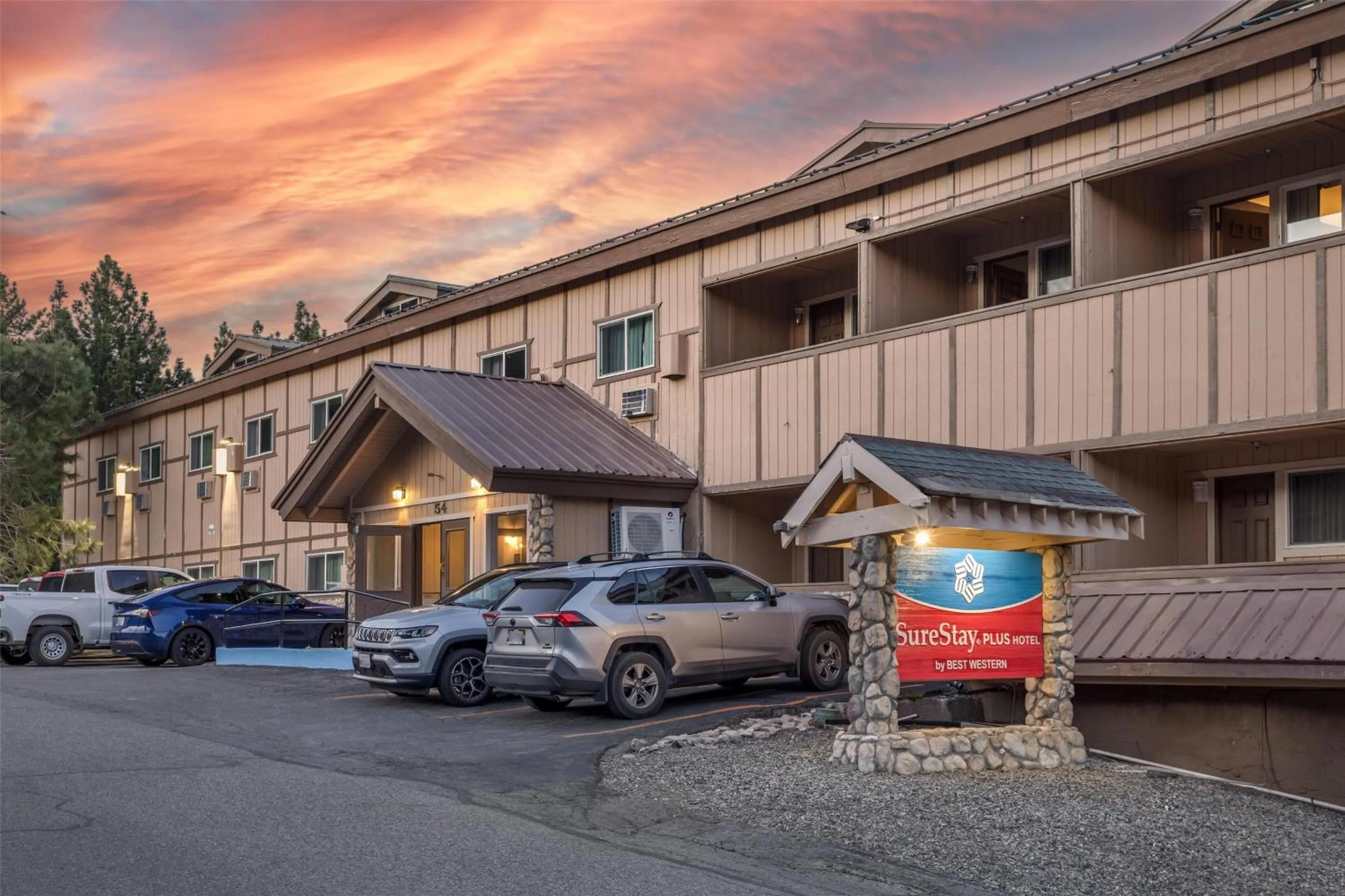 Property building in SureStay Plus Hotel by Best Western Mammoth Lakes