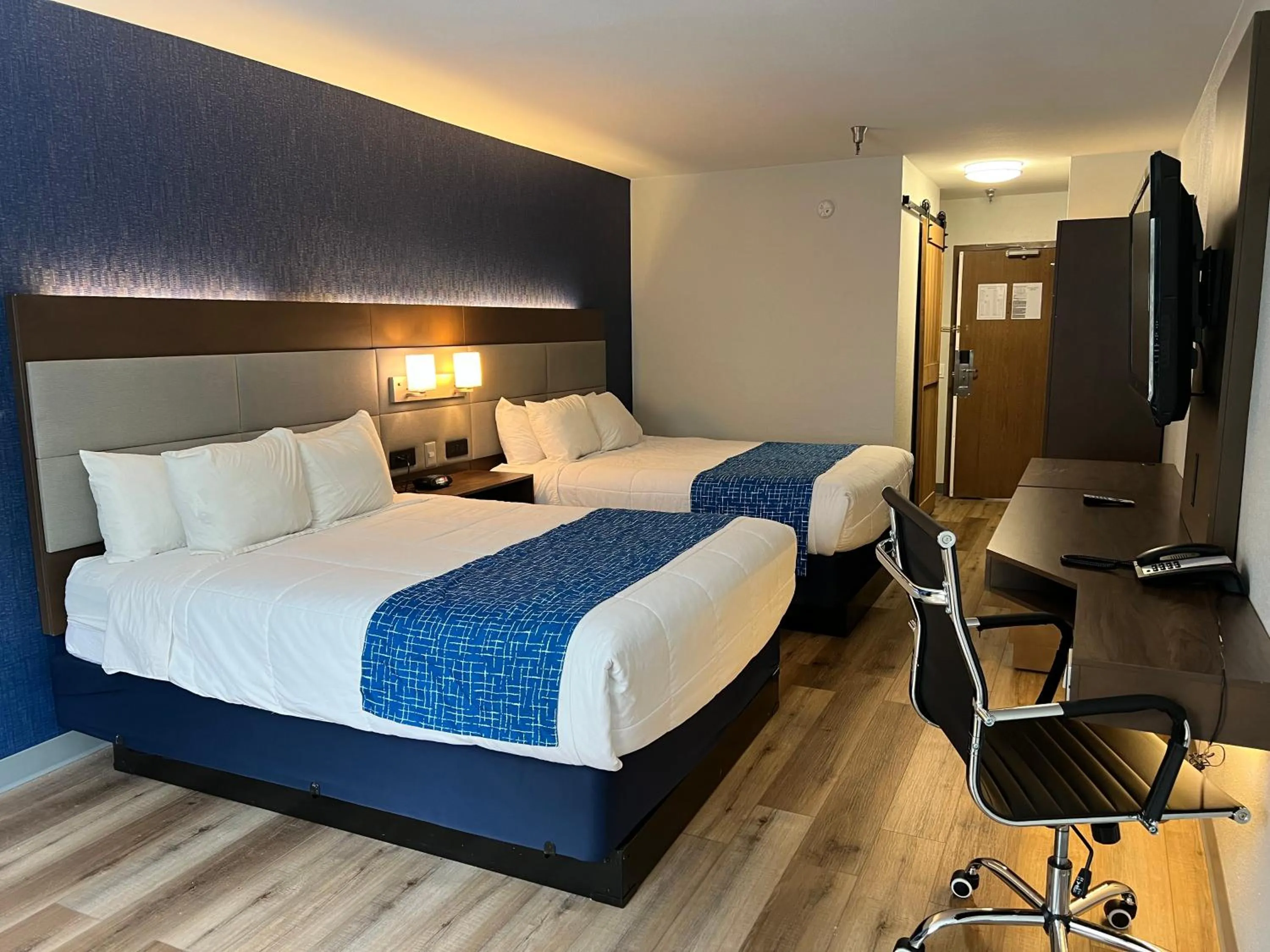 Bed in SureStay Plus Hotel by Best Western Mammoth Lakes