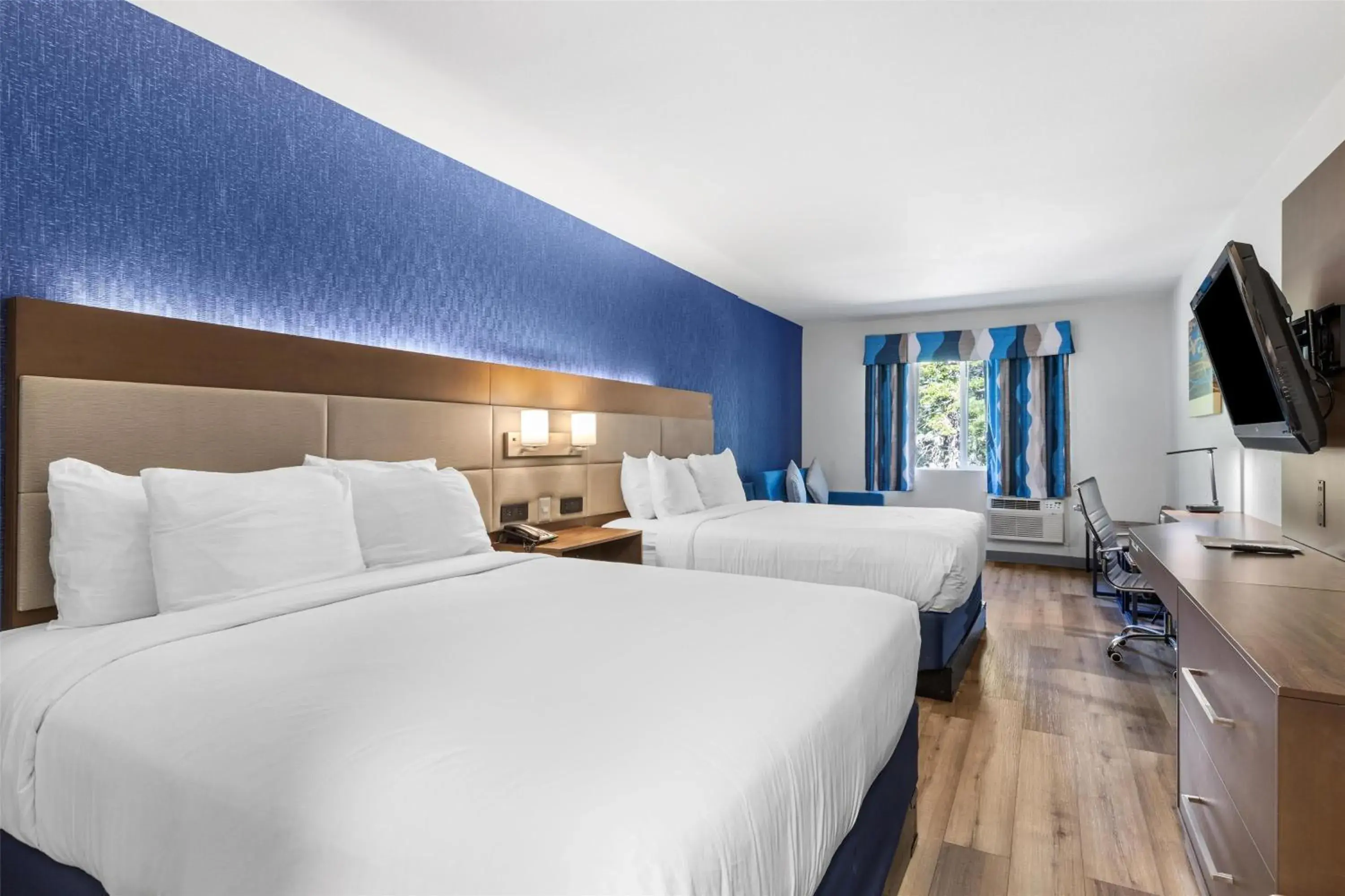 Queen Room with Two Queen Beds - Non-Smoking in SureStay Plus Hotel by Best Western Mammoth Lakes Queen Room with Two Queen Beds - Non-Smoking in SureStay Plus Hotel by Best Western Mammoth Lakes