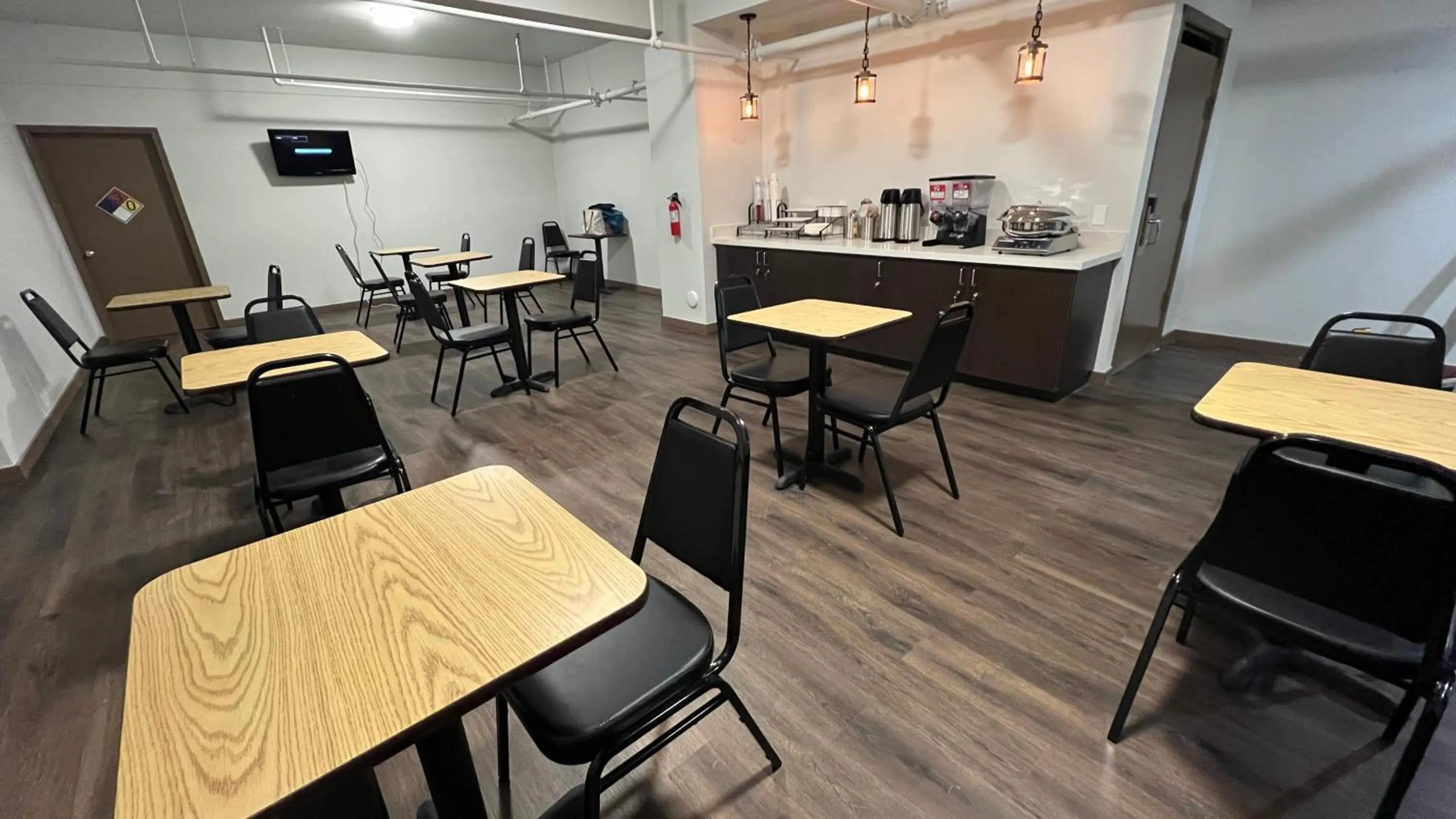 Breakfast in SureStay Plus Hotel by Best Western Mammoth Lakes