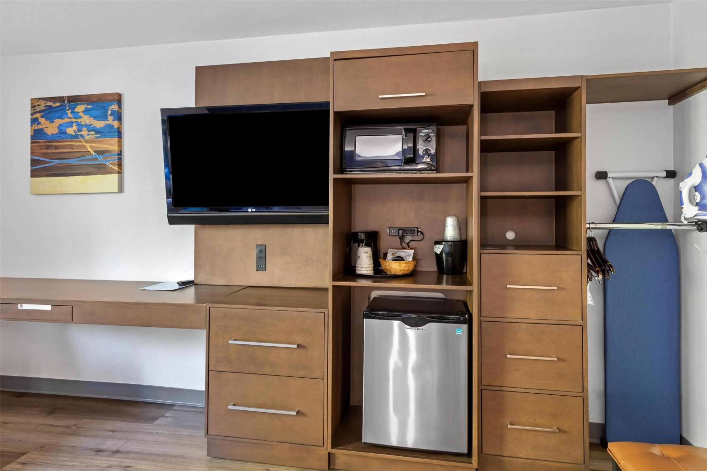 Bedroom in SureStay Plus Hotel by Best Western Mammoth Lakes