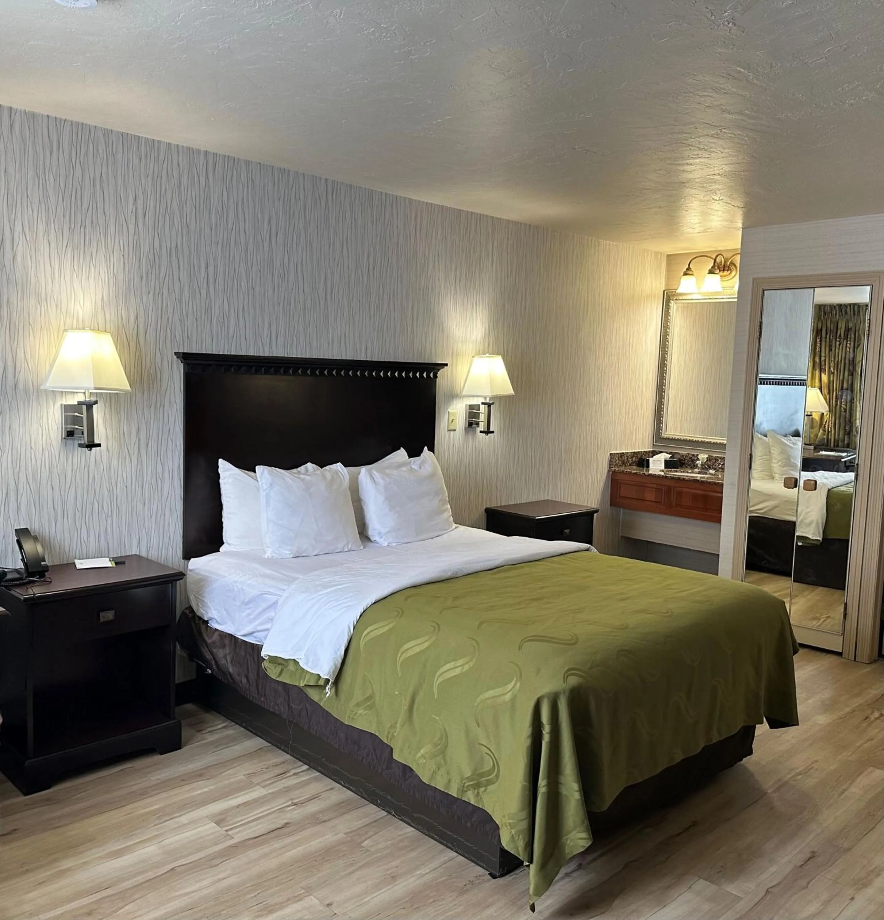 Bed in Wingate by Wyndham Gunnison Near Western Colorado University