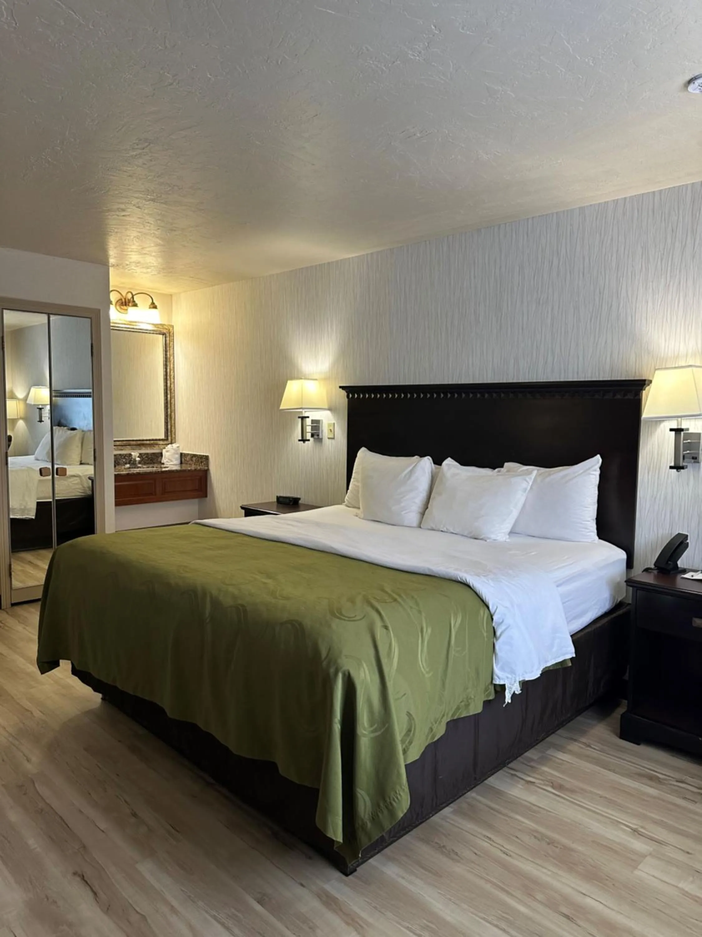 Bed in Wingate by Wyndham Gunnison Near Western Colorado University