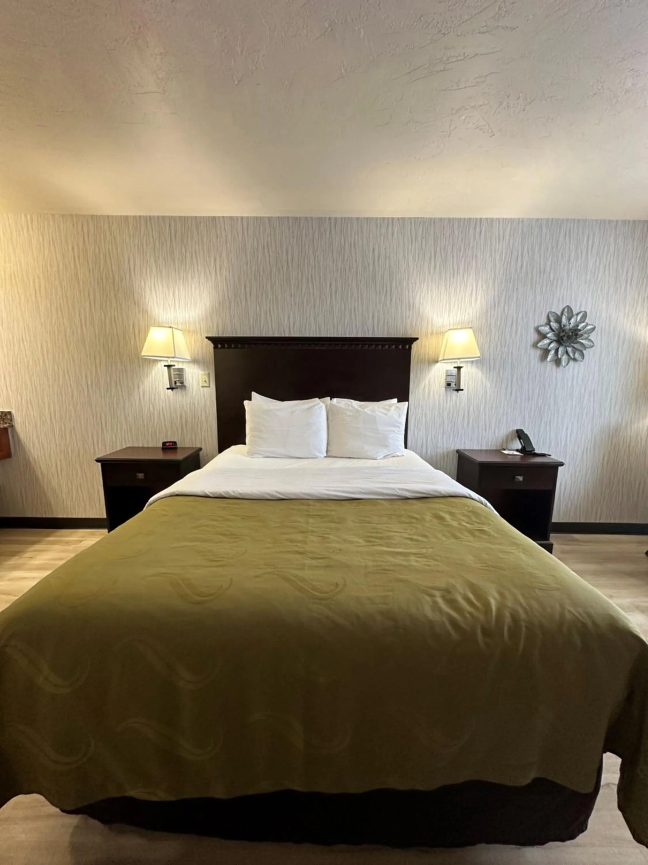 Bed in Wingate by Wyndham Gunnison Near Western Colorado University