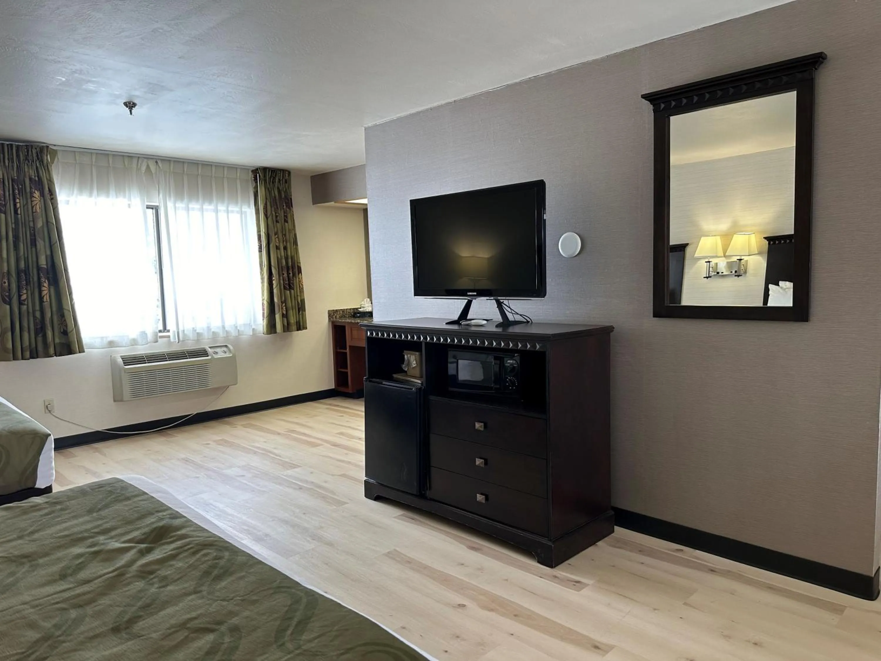 TV and multimedia, Bed in Wingate by Wyndham Gunnison Near Western Colorado University