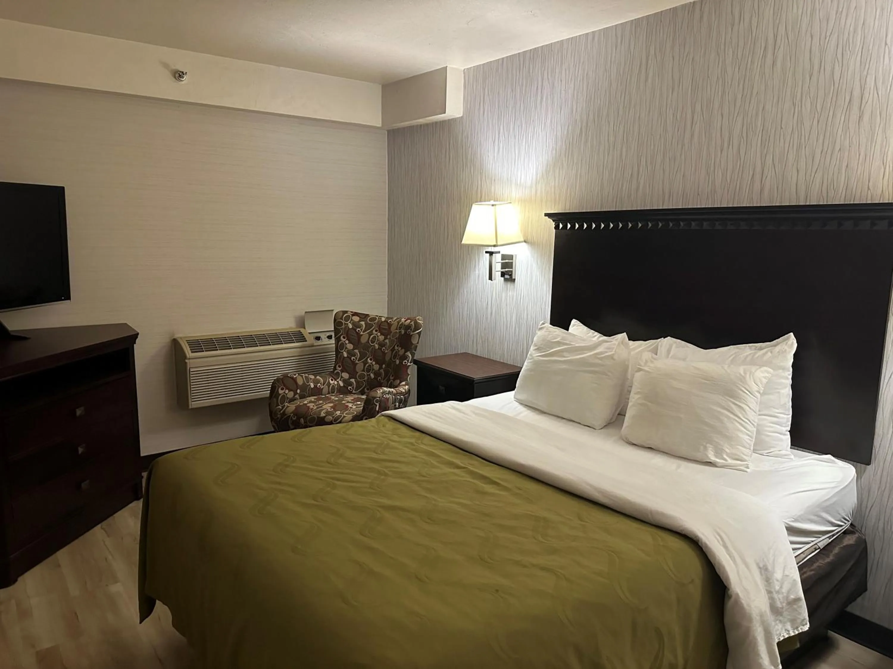 Bed in Wingate by Wyndham Gunnison Near Western Colorado University