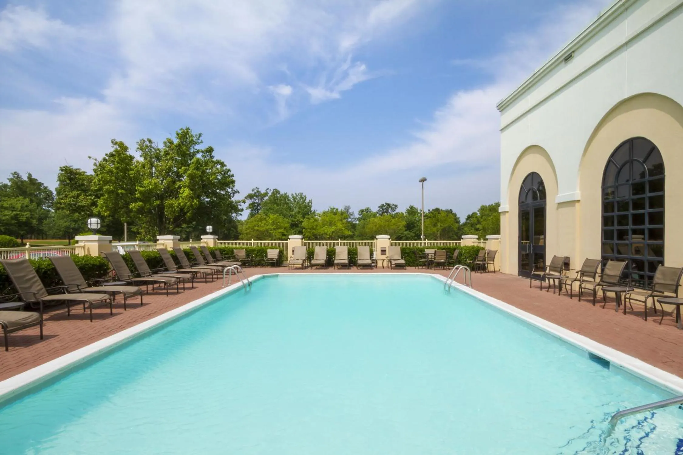 Swimming pool in Embassy Suites Greenville Golf Resort & Conference Center