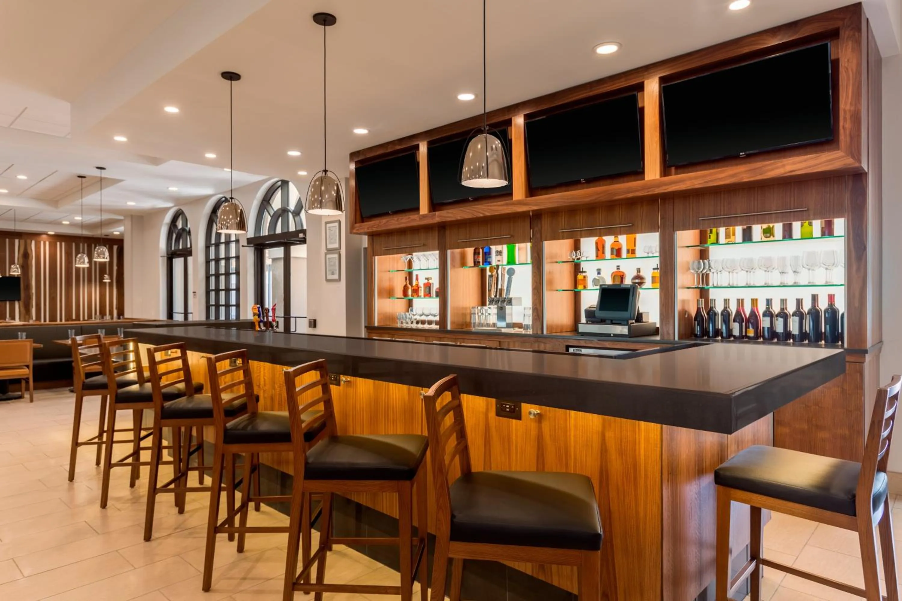 Restaurant/places to eat in Embassy Suites Greenville Golf Resort & Conference Center