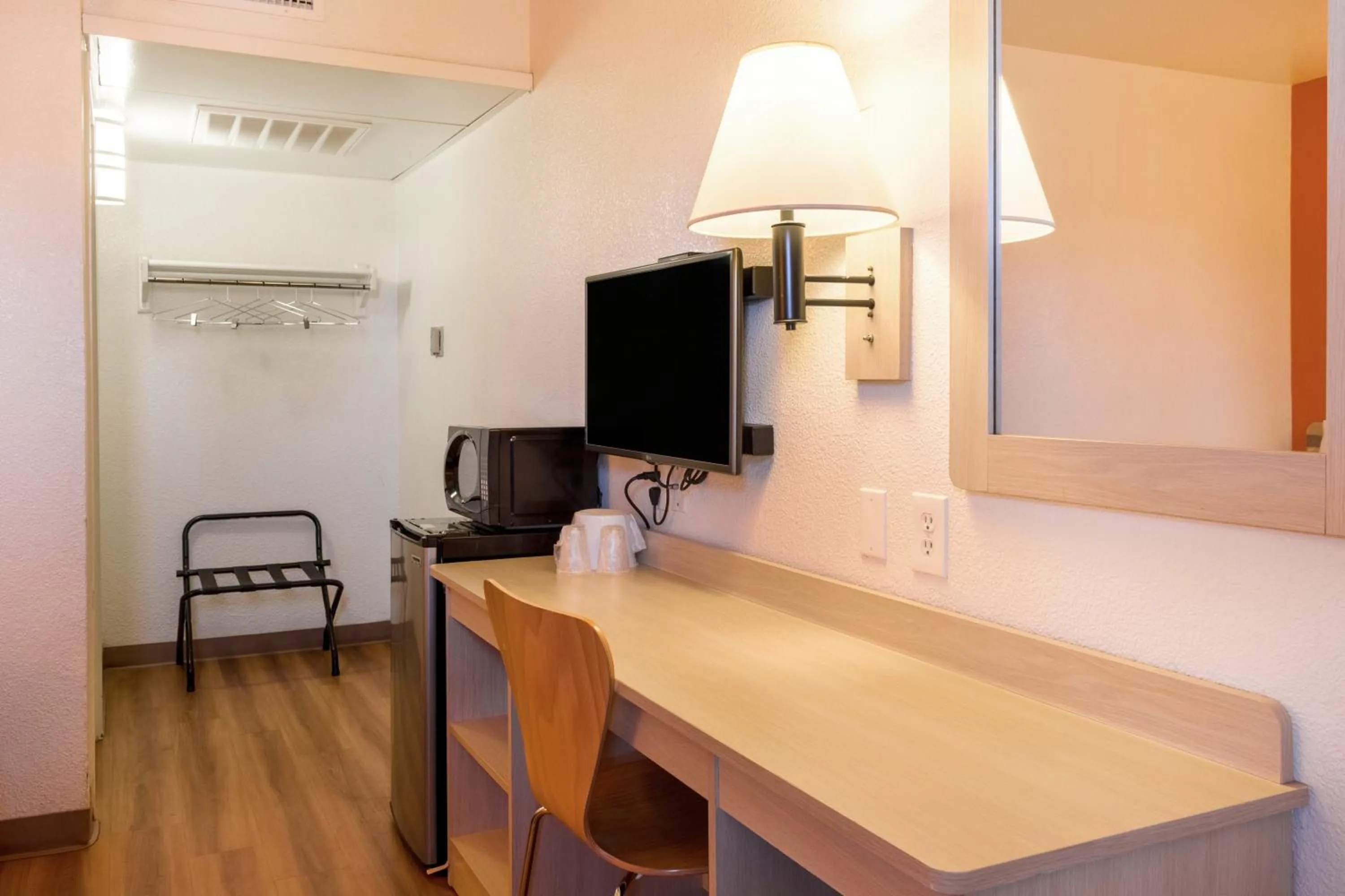 Photo of the whole room in Motel 6-Mojave, CA - Airport