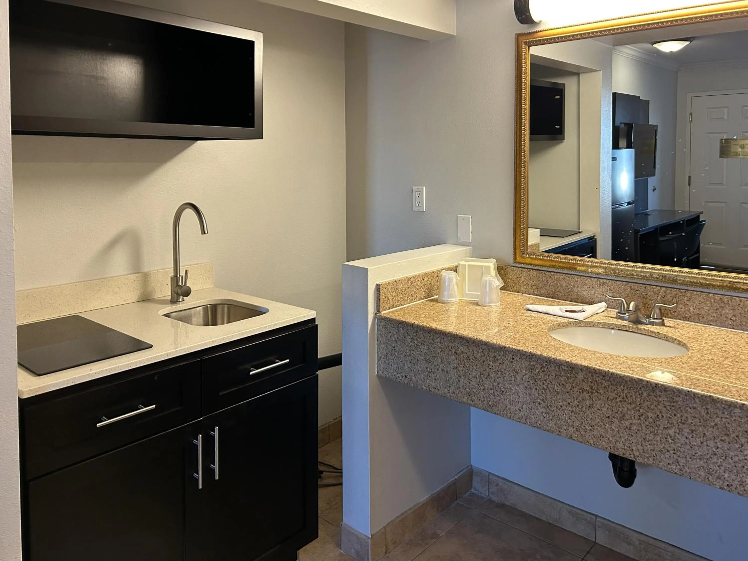 kitchen in Motel 6-Mojave, CA - Airport