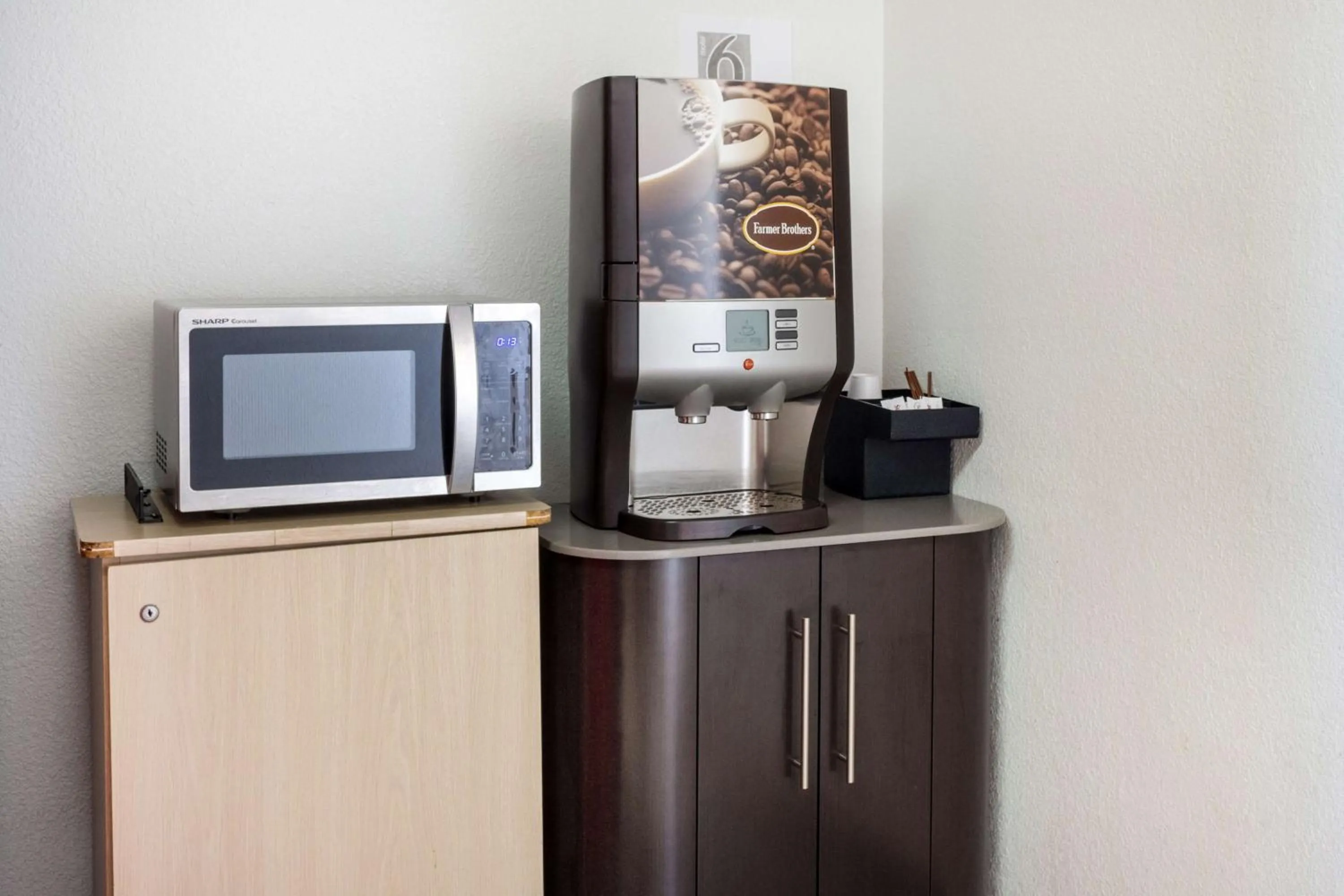 Restaurant/places to eat in Motel 6-Mojave, CA - Airport