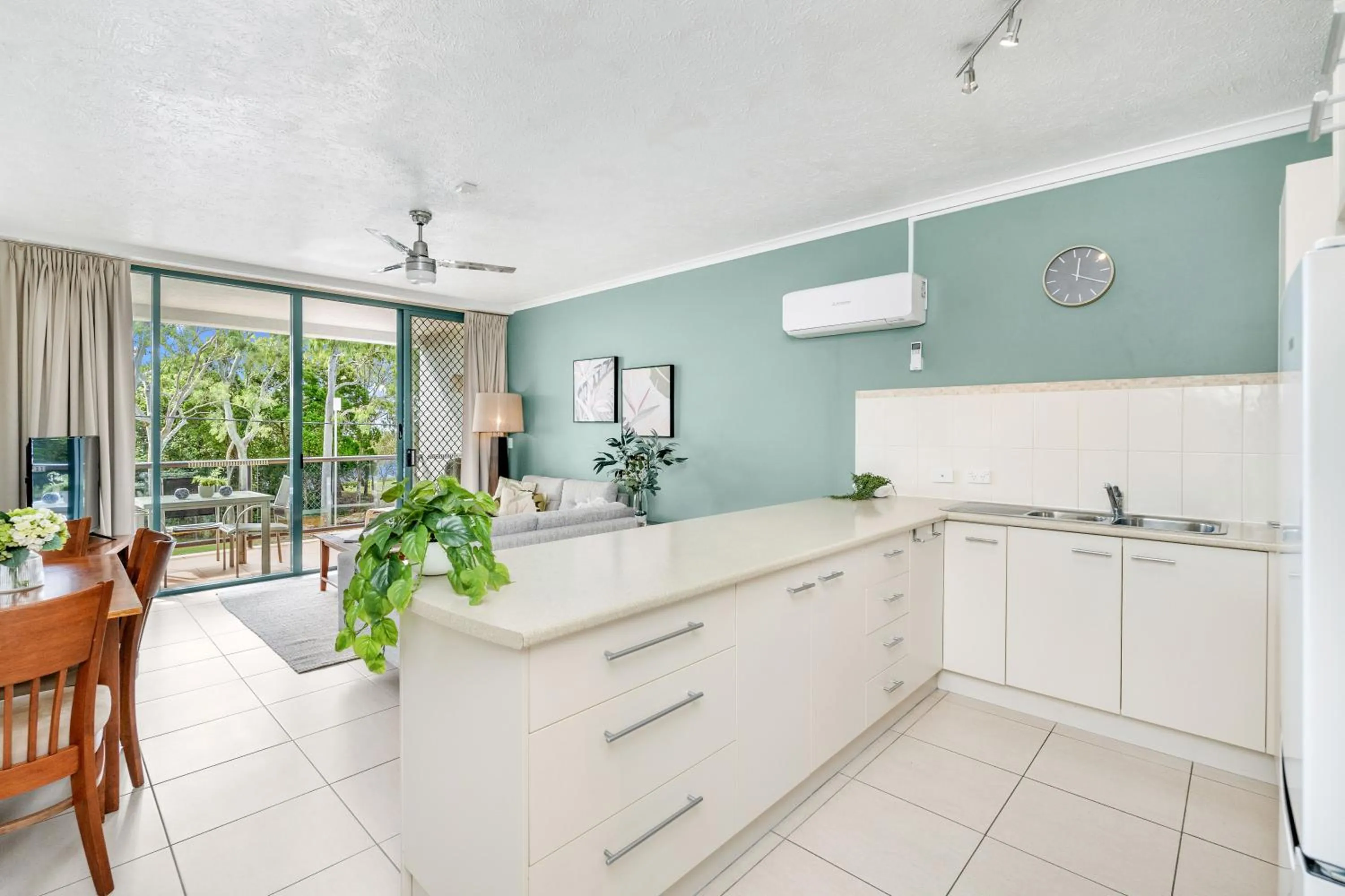 Kitchen or kitchenette in Shelly Bay Resort