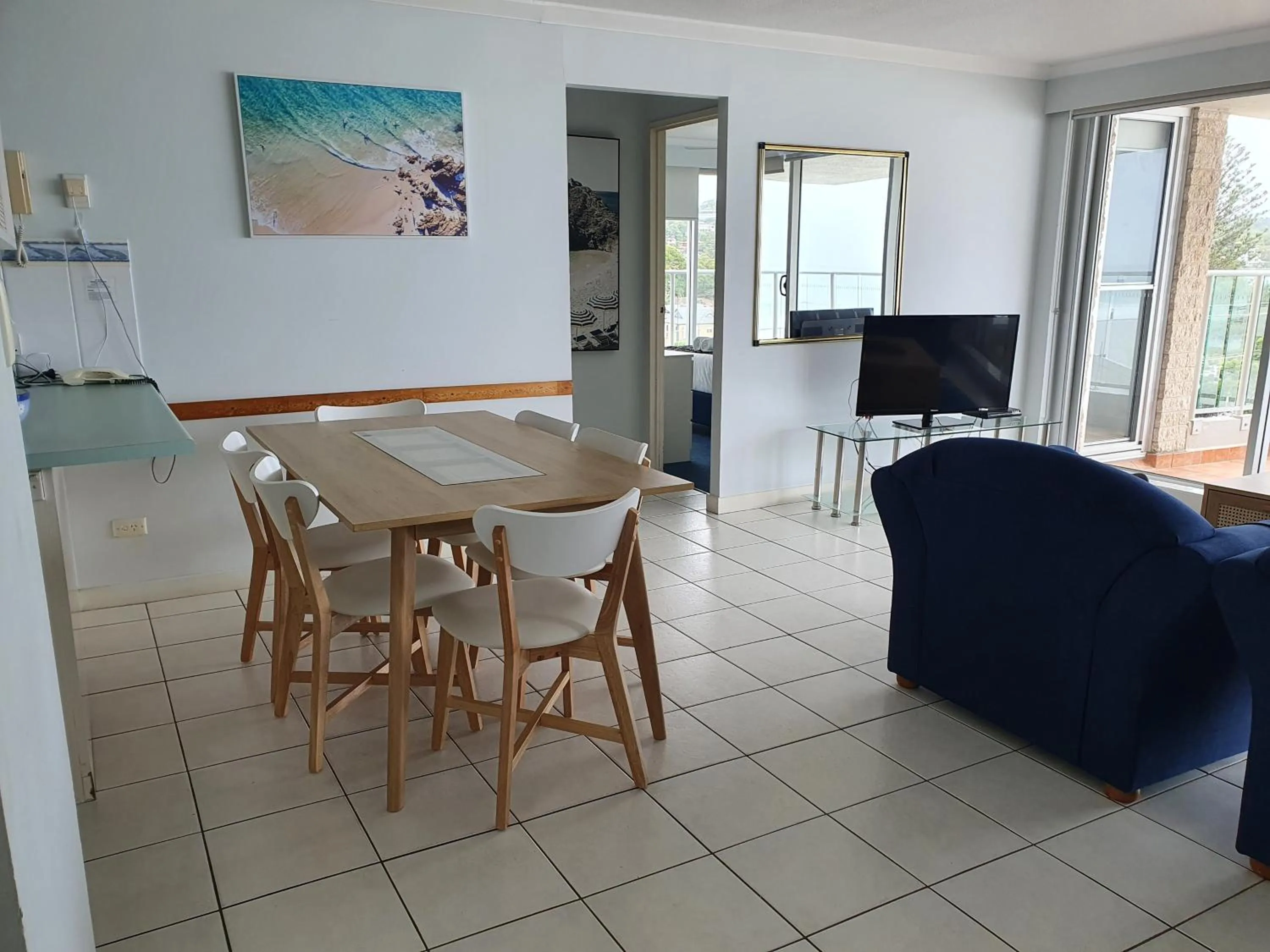 Dining area in Pacific Surf Absolute Beachfront Apartments