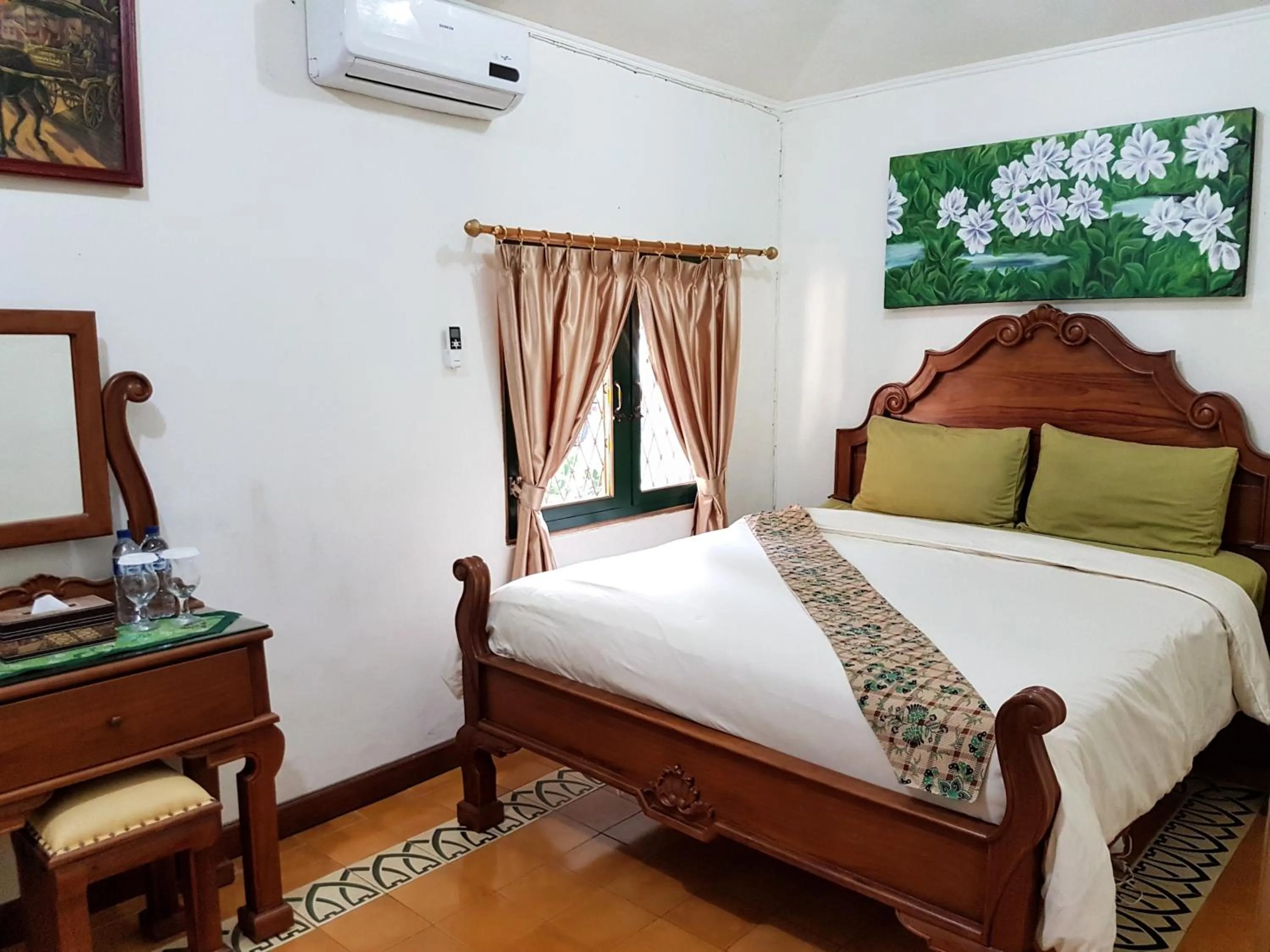 Bedroom, Bed in nDalem Gamelan