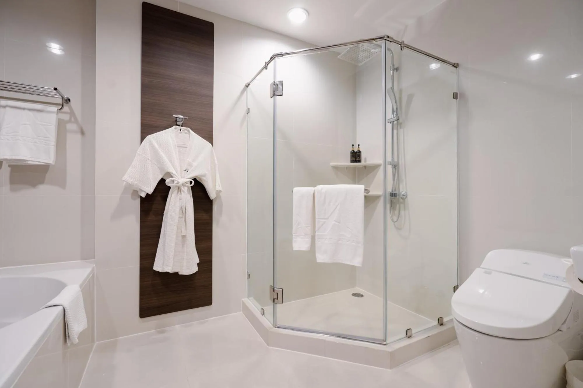 Shower in Amanta Hotel & Residence Ratchada
