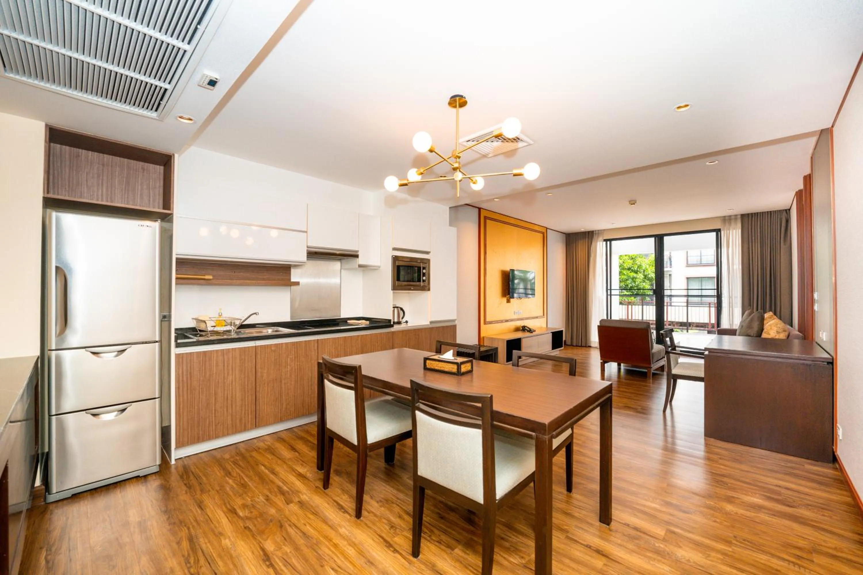 Kitchen or kitchenette in Amanta Hotel & Residence Ratchada