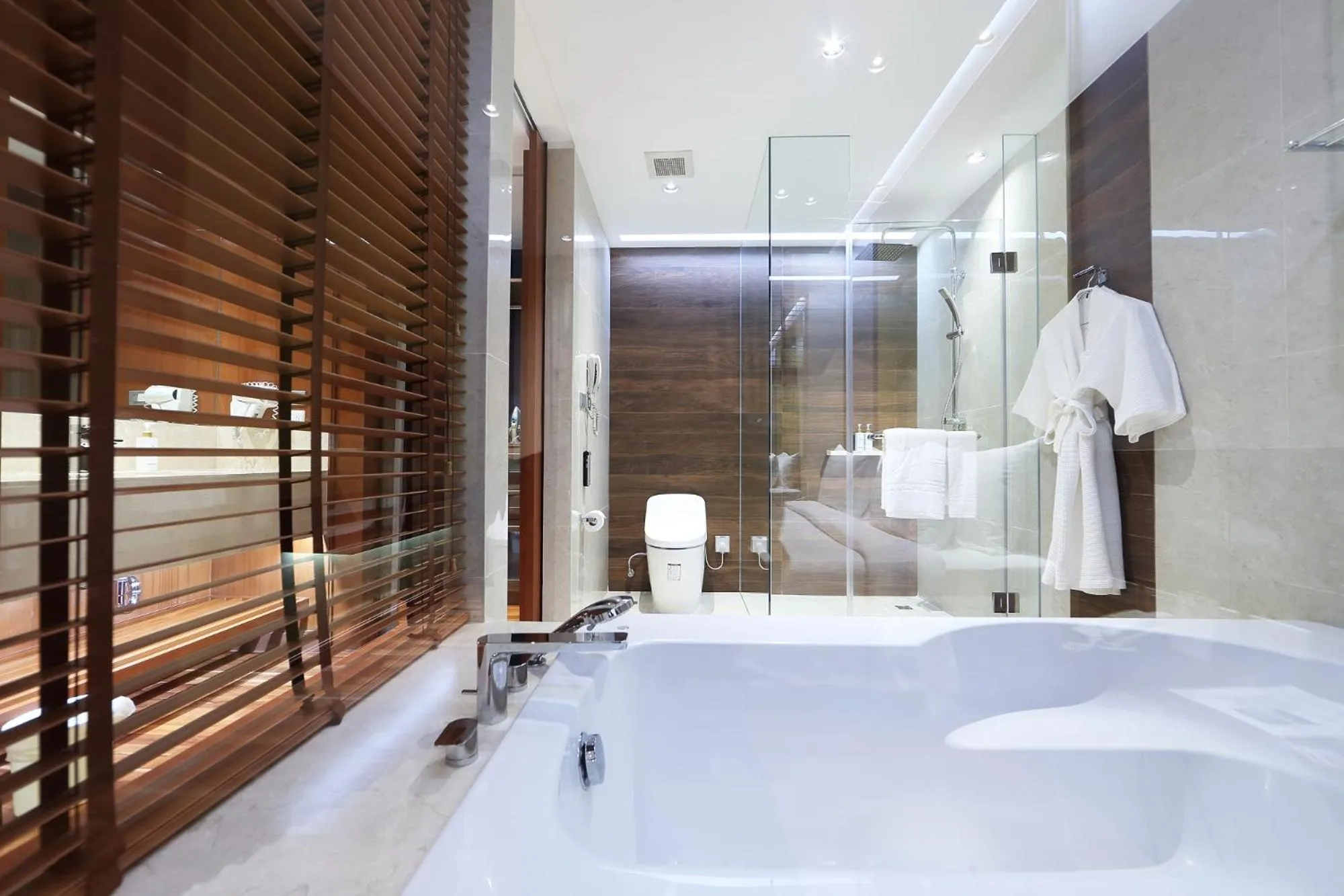 Bathroom in Amanta Hotel & Residence Ratchada