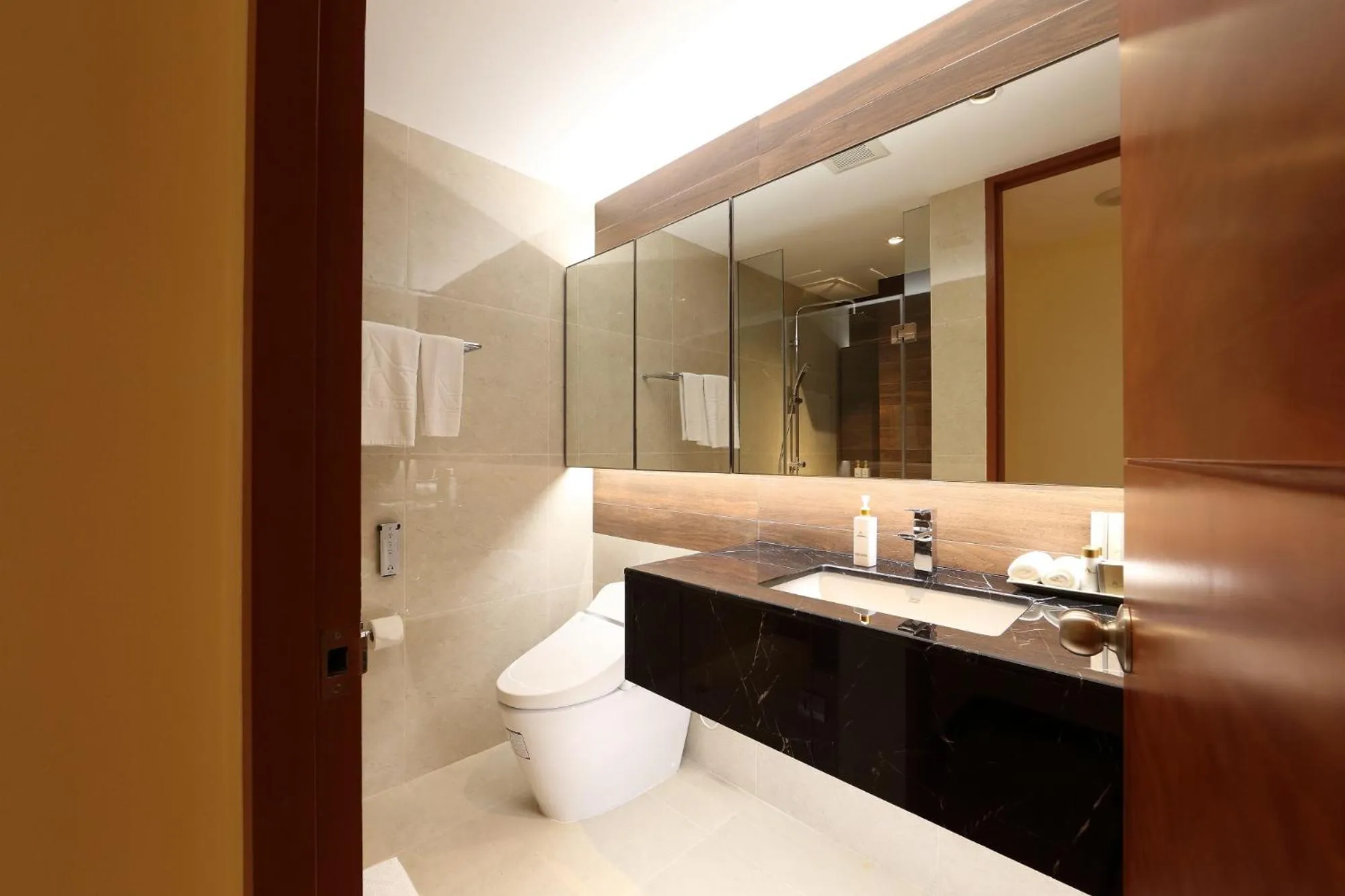 Bathroom in Amanta Hotel & Residence Ratchada