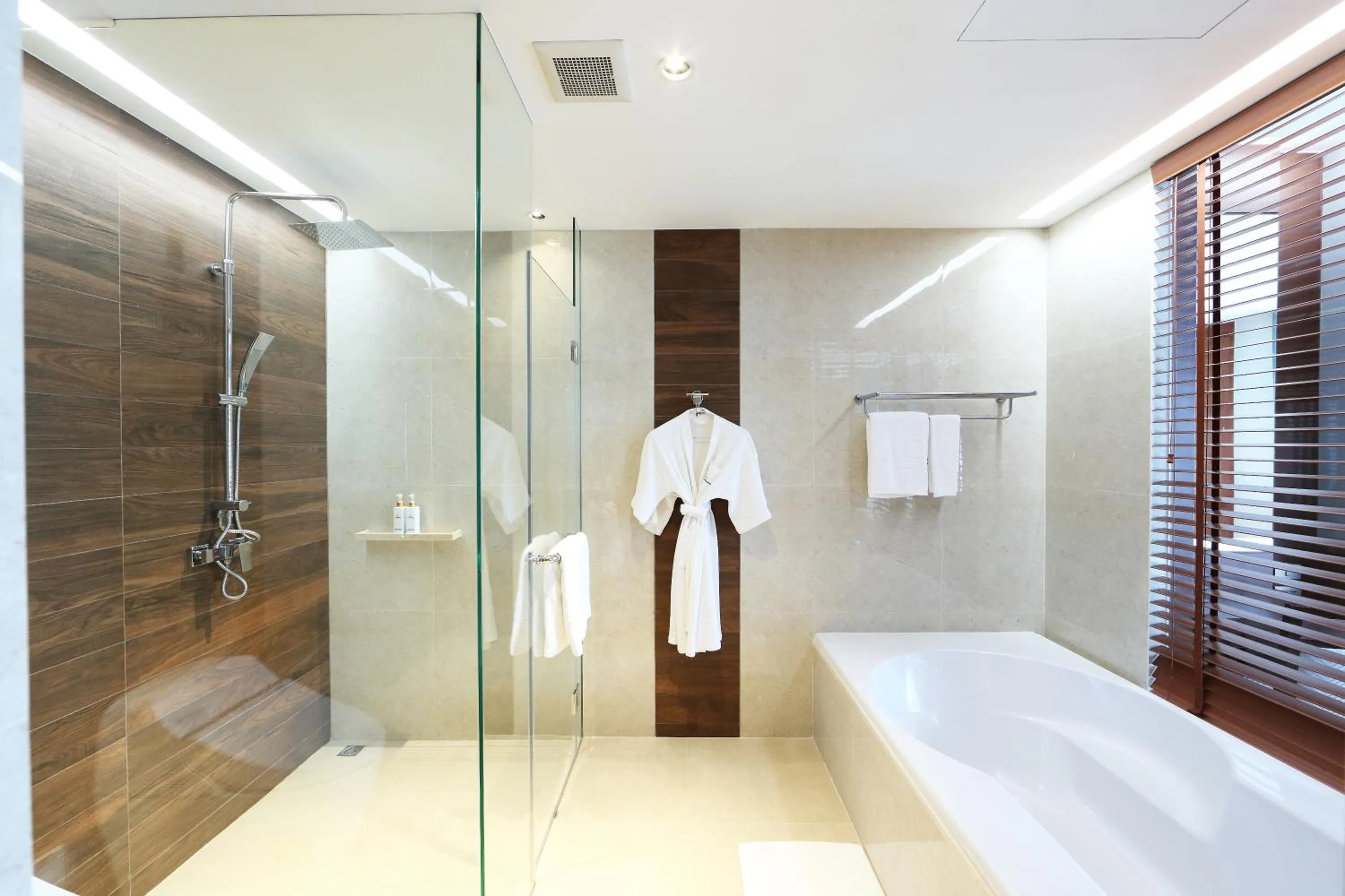 Bathroom in Amanta Hotel & Residence Ratchada