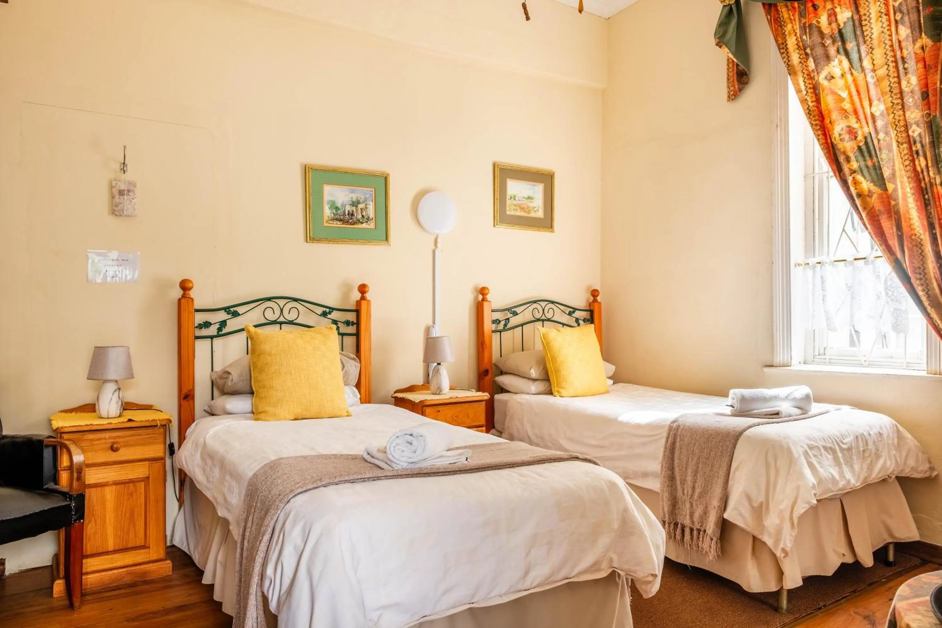 Bed in Karoo Ouberg Guest Lodge