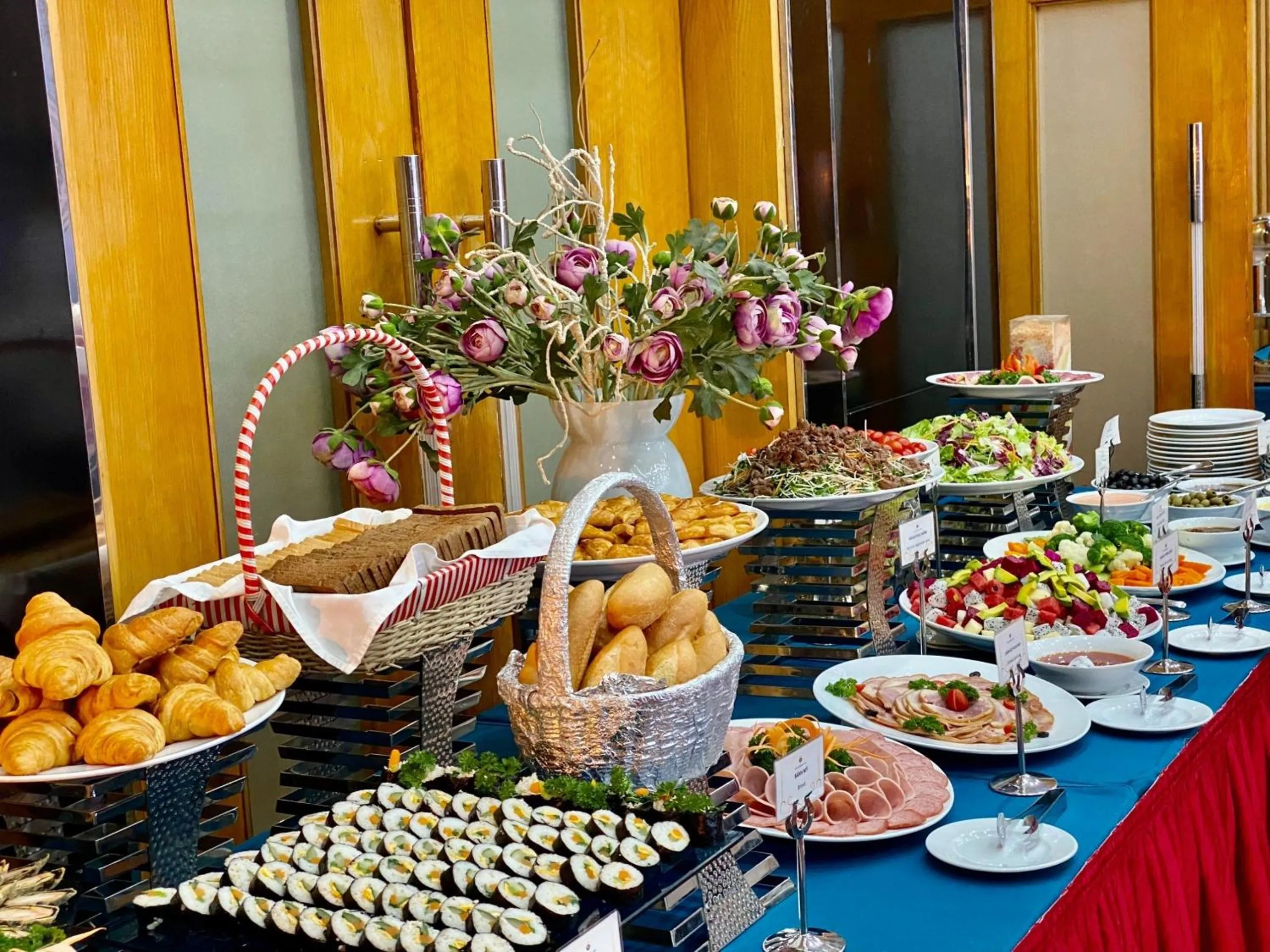 Restaurant/places to eat in Bao Son International Hotel