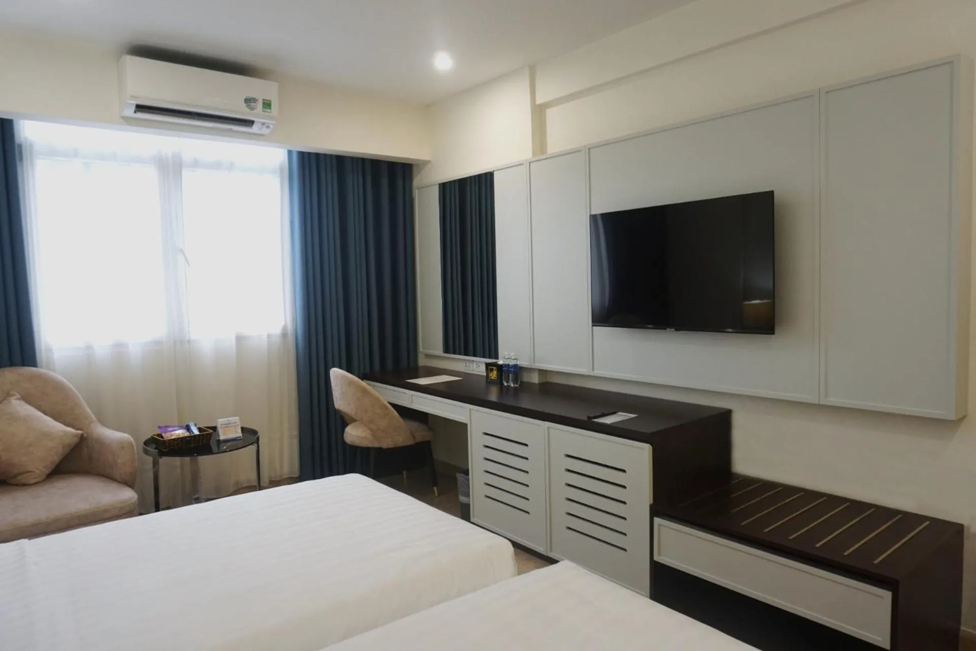 Twin Room with View in Bao Son International Hotel