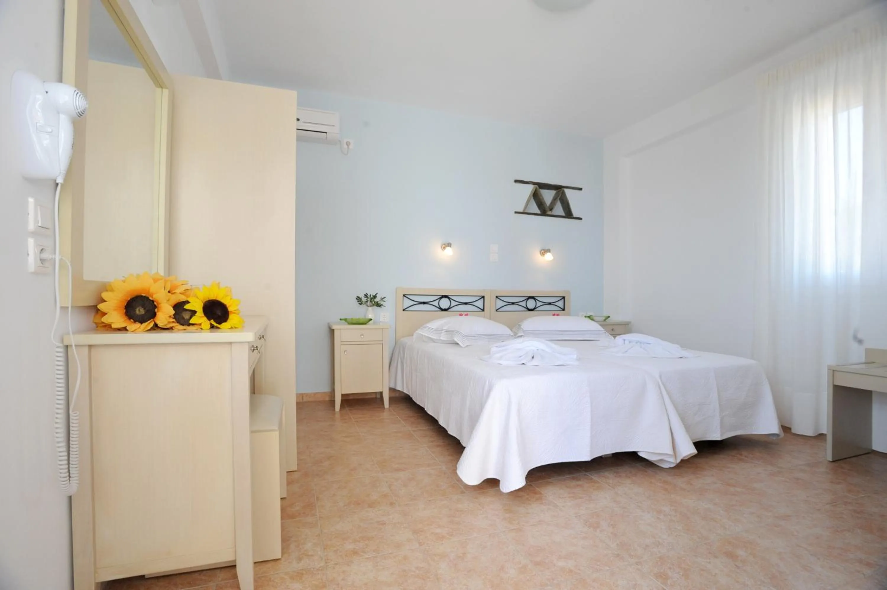 Photo of the whole room, Bed in Aigaio Studios tinos