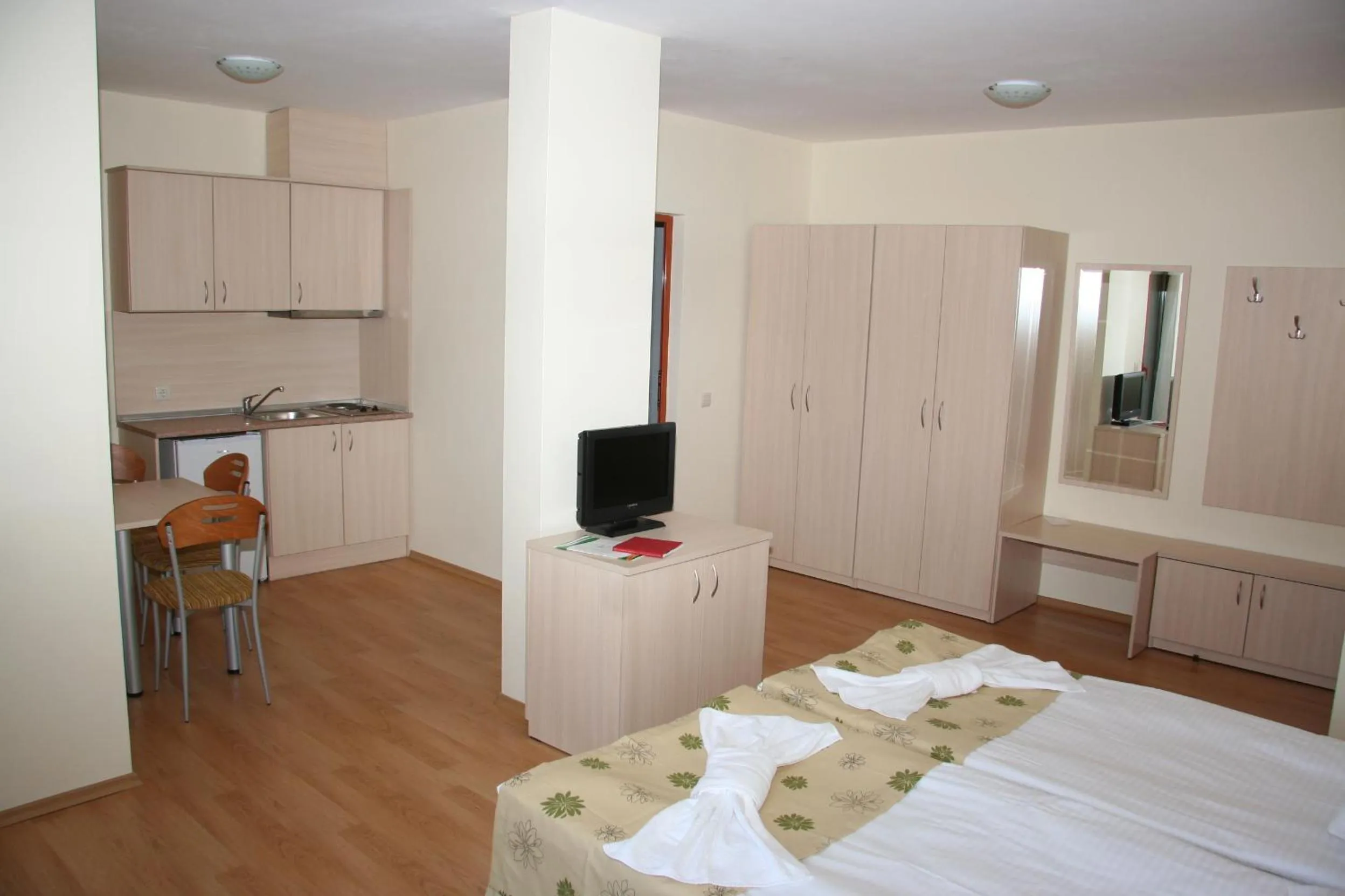 TV and multimedia, Bed in Serena Residence Aparthotel