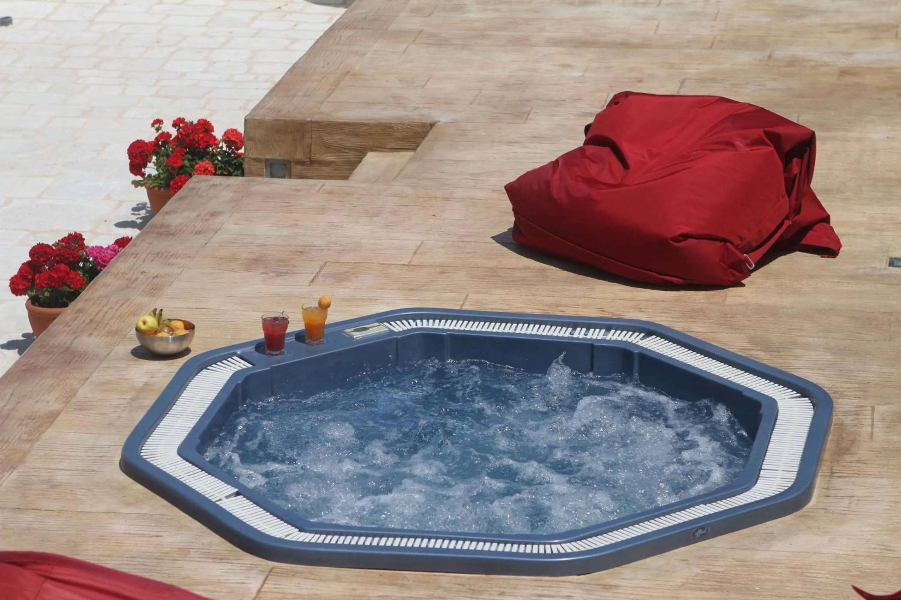 Hot Tub in Beauty Beach Villa