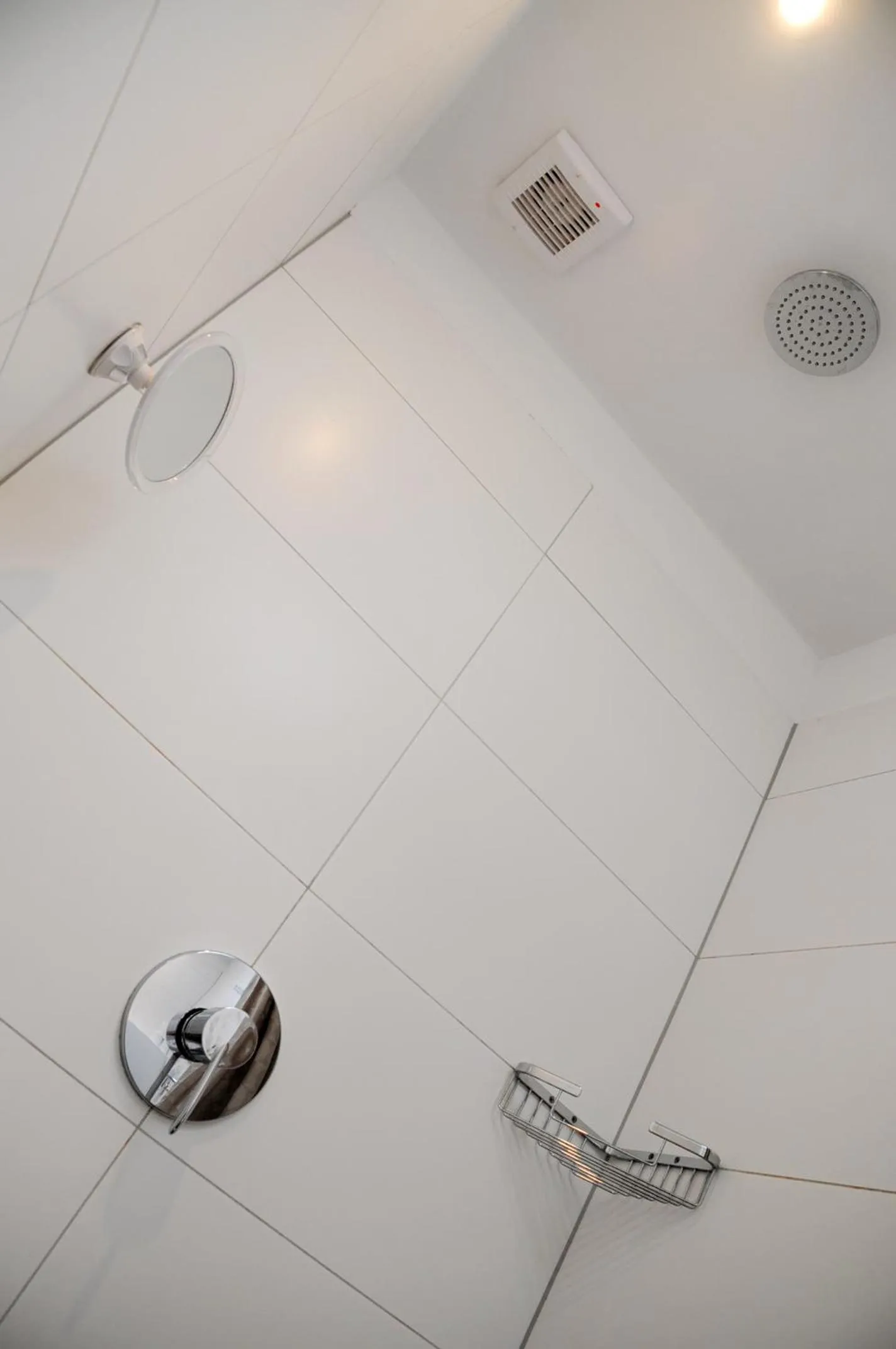 Shower in Bed Breakfast Boat