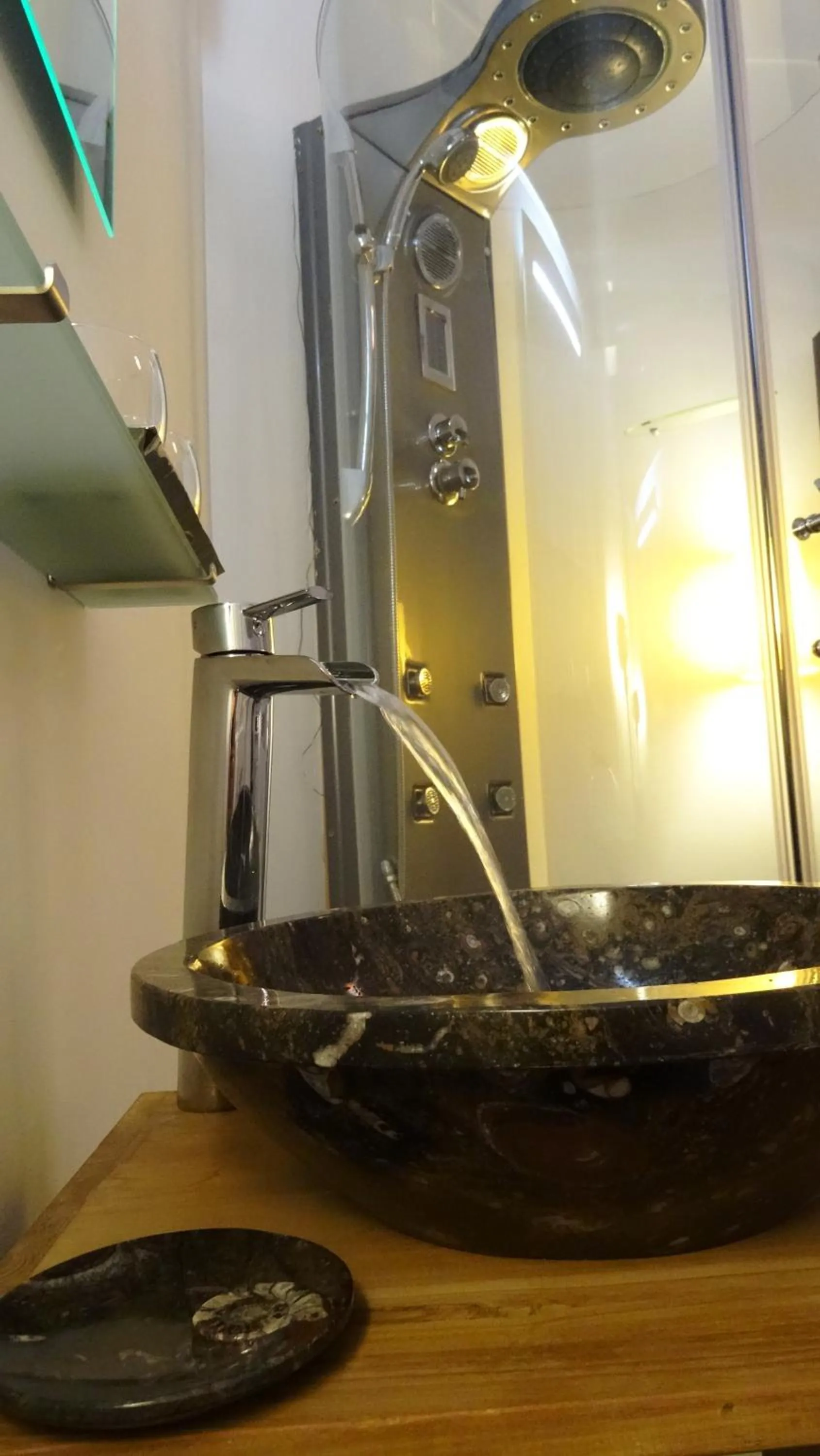 Decorative detail in Boutiquehotel Sycamore - Protected City View - Free Parking