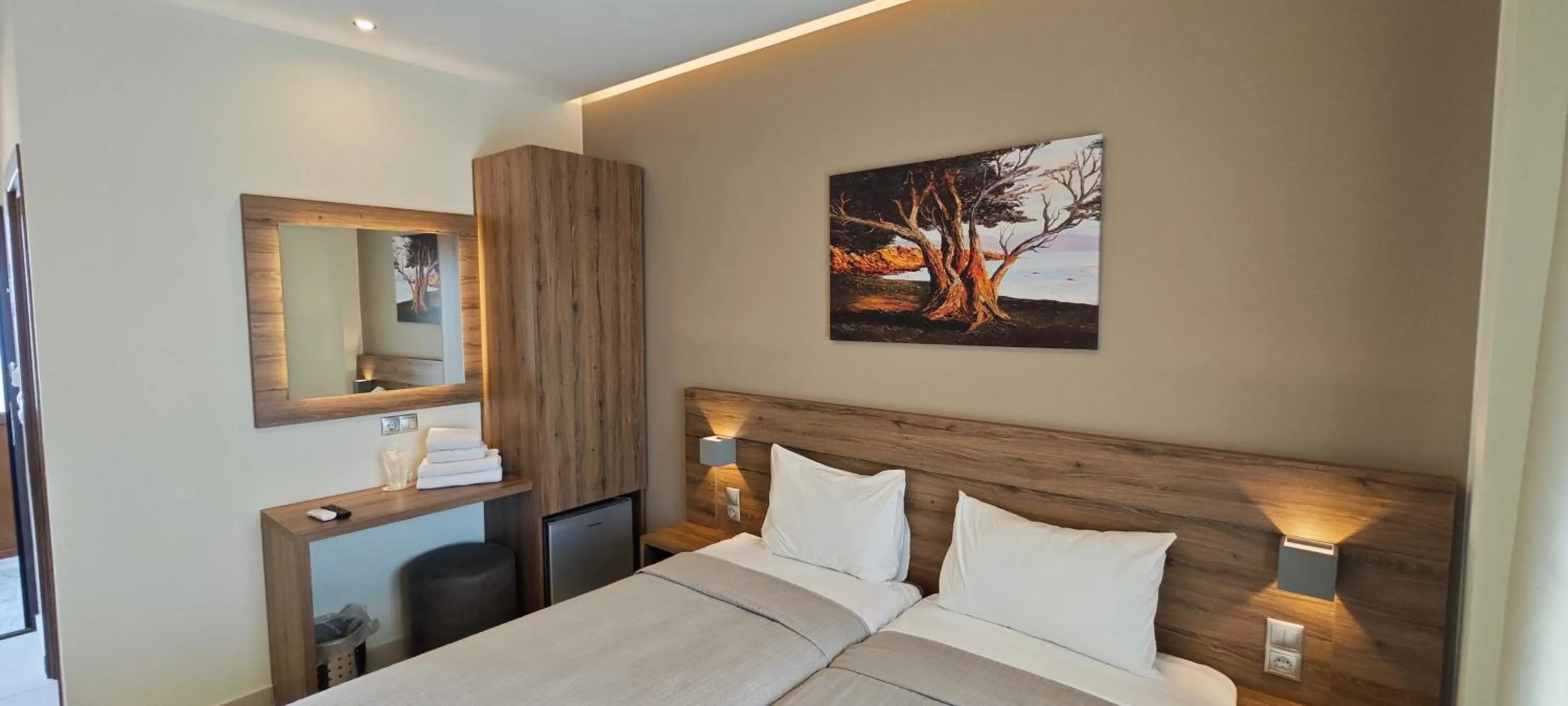 Photo of the whole room, Bed in Sunset Hotel