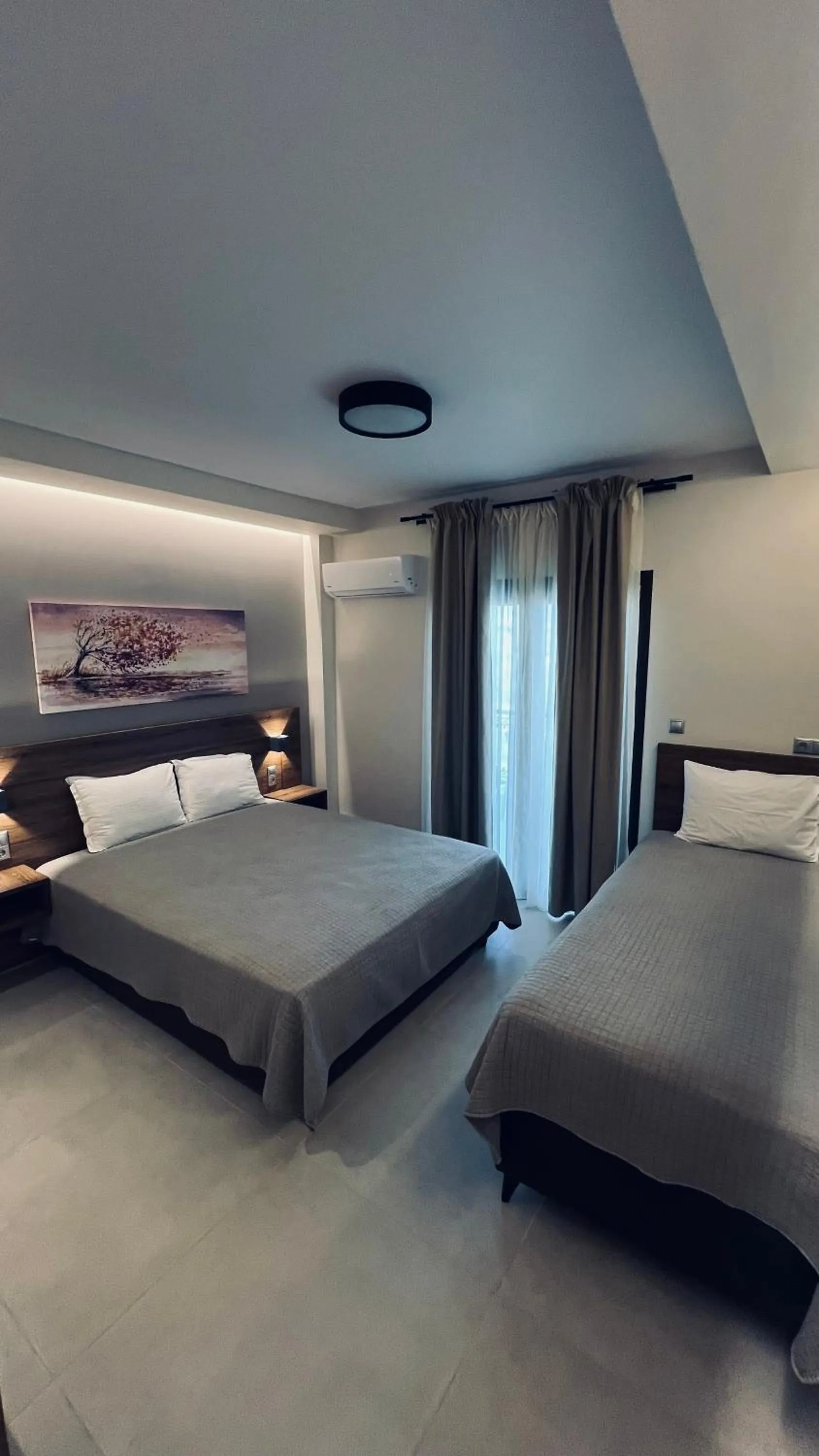 Bedroom, Bed in Sunset Hotel