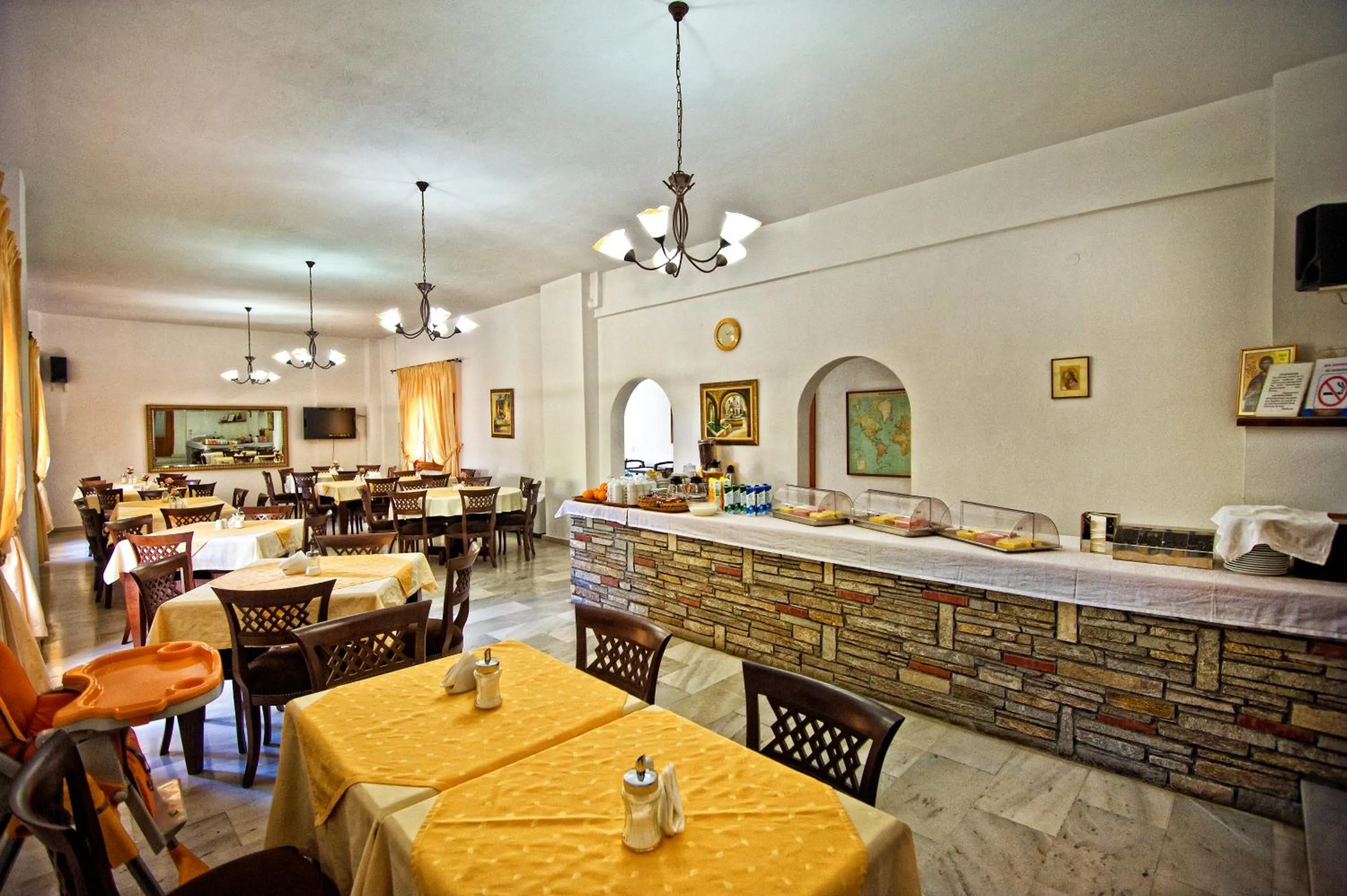 Restaurant/places to eat in Sunset Hotel