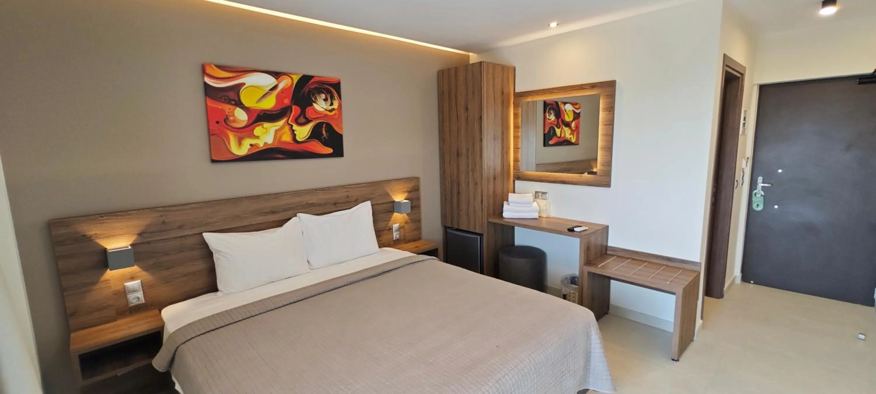 Photo of the whole room, Bed in Sunset Hotel