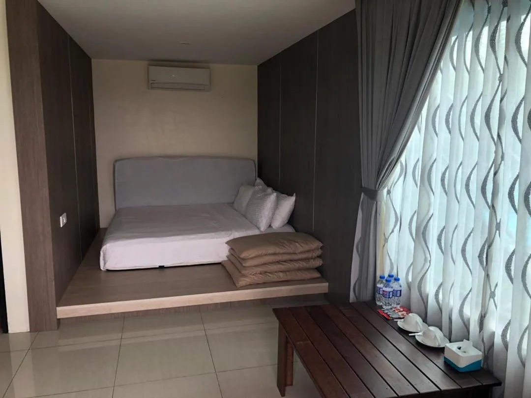 Bed in Kluang Container Swimming Pool Hotel