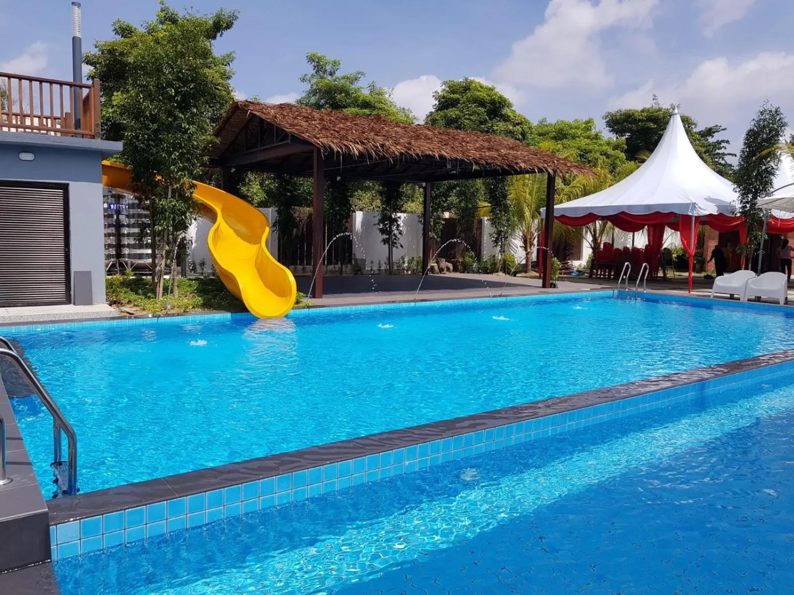 Kluang Container Swimming Pool Hotel