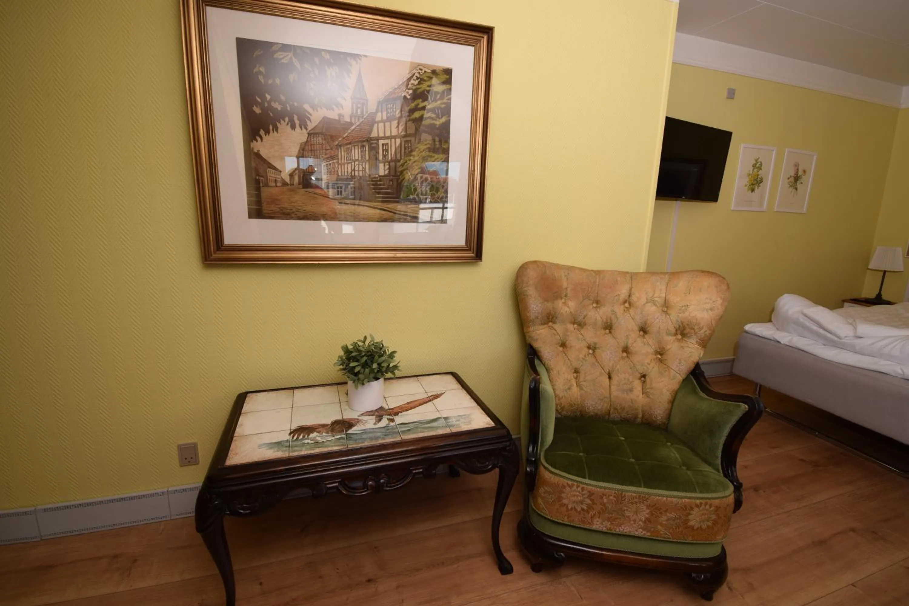 Living room, Bed in Danhostel Frederikshavn City