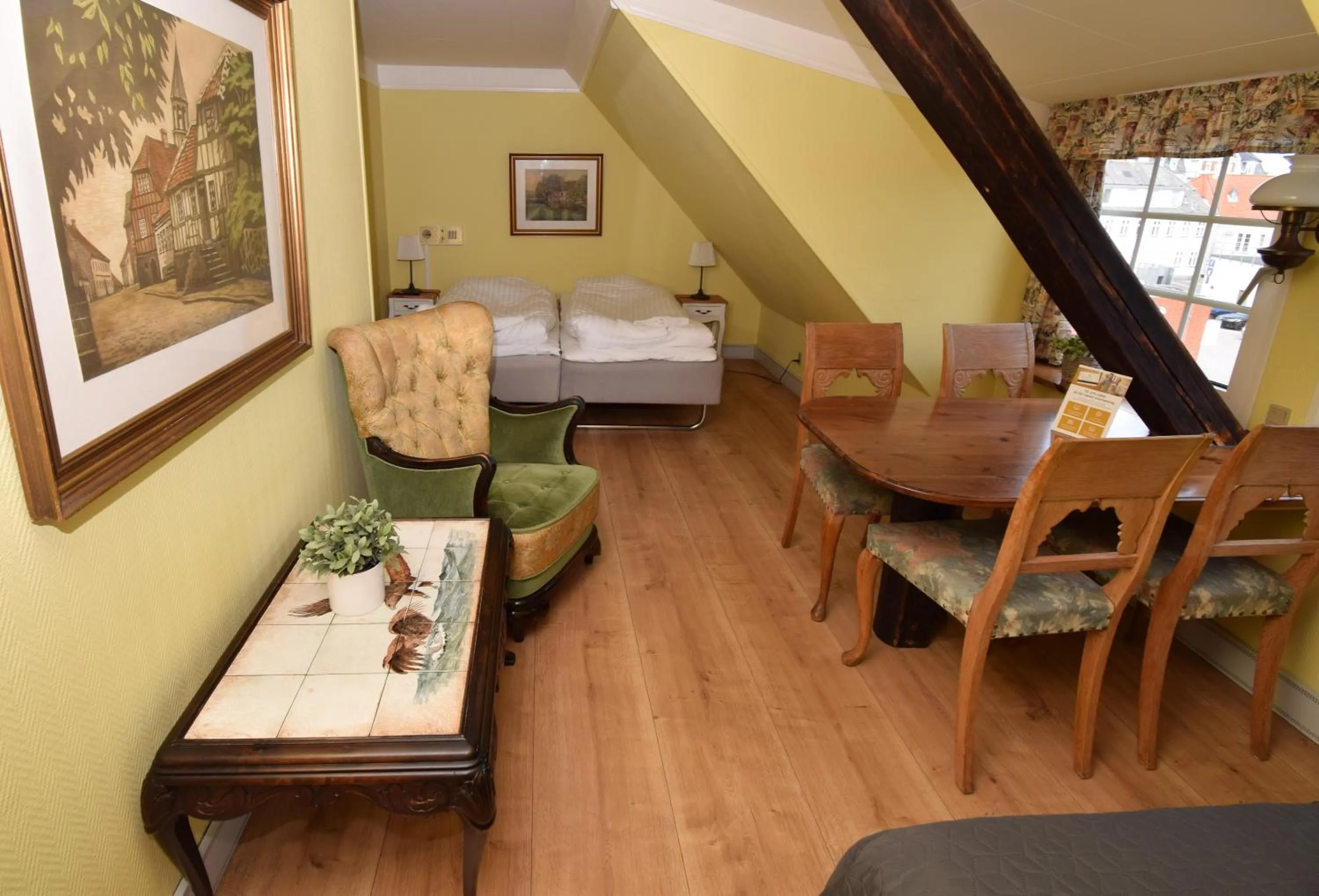 Living room, Bed in Danhostel Frederikshavn City