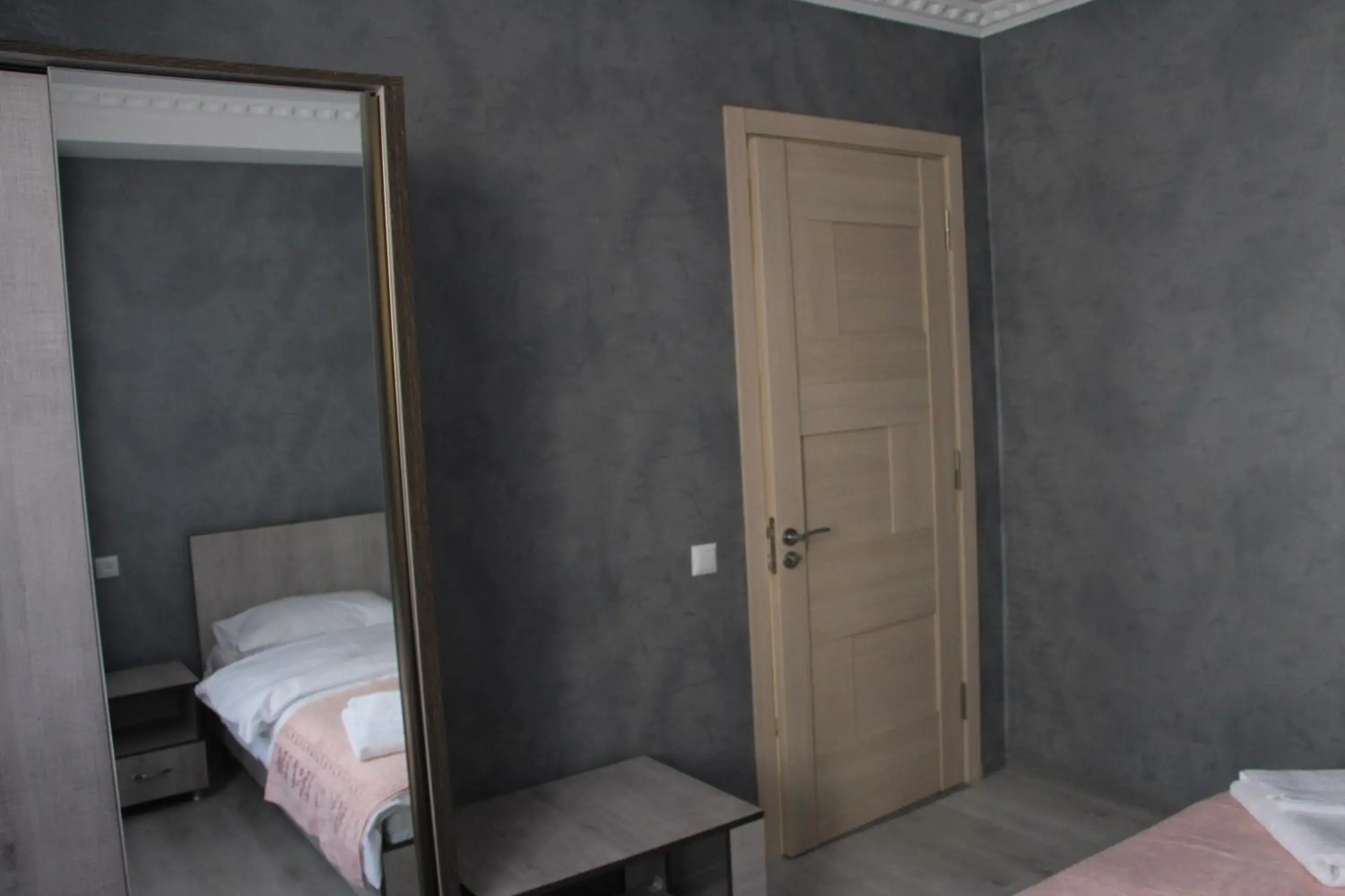 Double Room with Shared Bathroom in Hotel Elegant Double Room with Shared Bathroom in Hotel Elegant