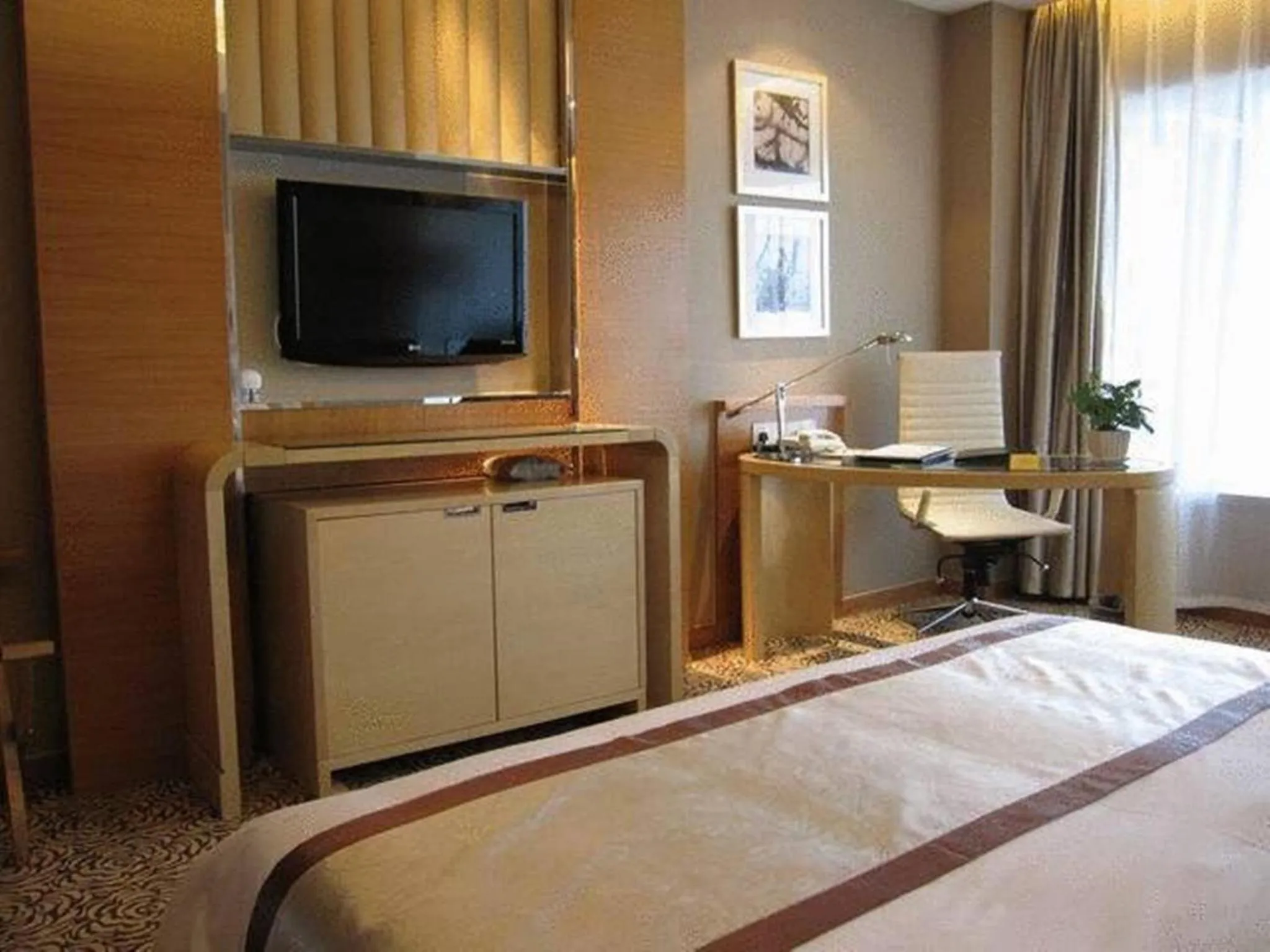 Bedroom, Bed in Glarun Jinling Hotel