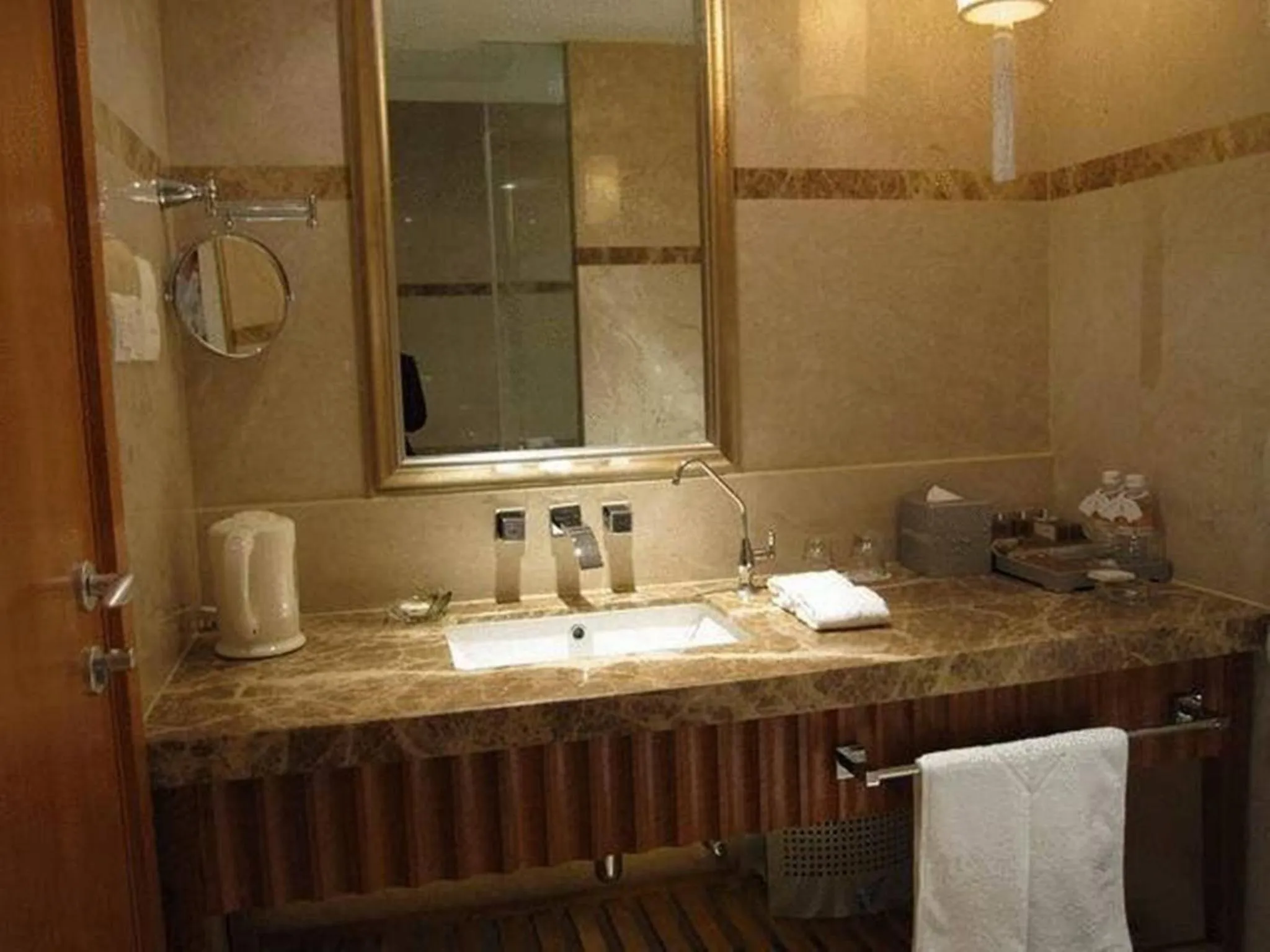 Toilet in Glarun Jinling Hotel