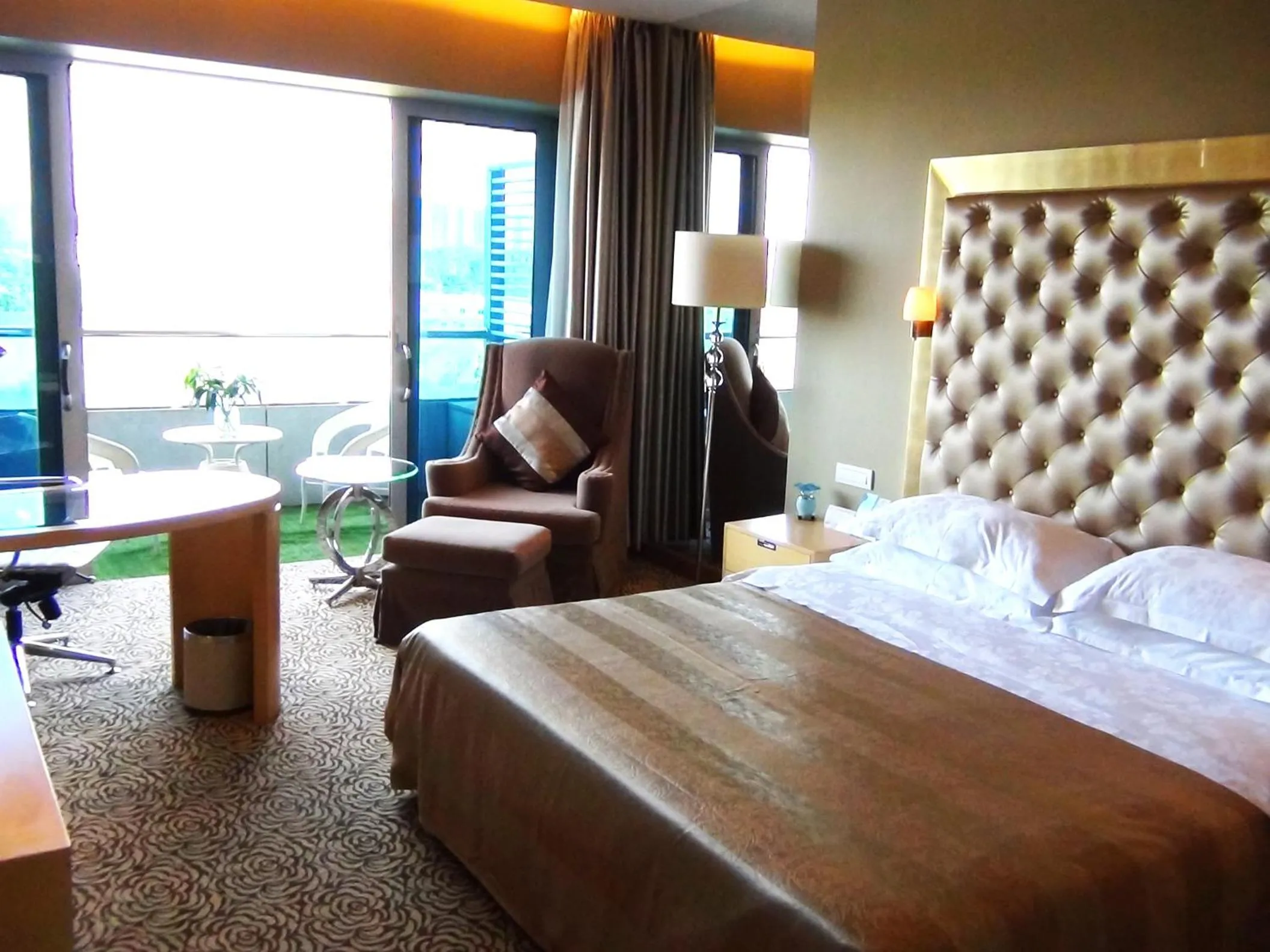 Photo of the whole room, Bed in Glarun Jinling Hotel