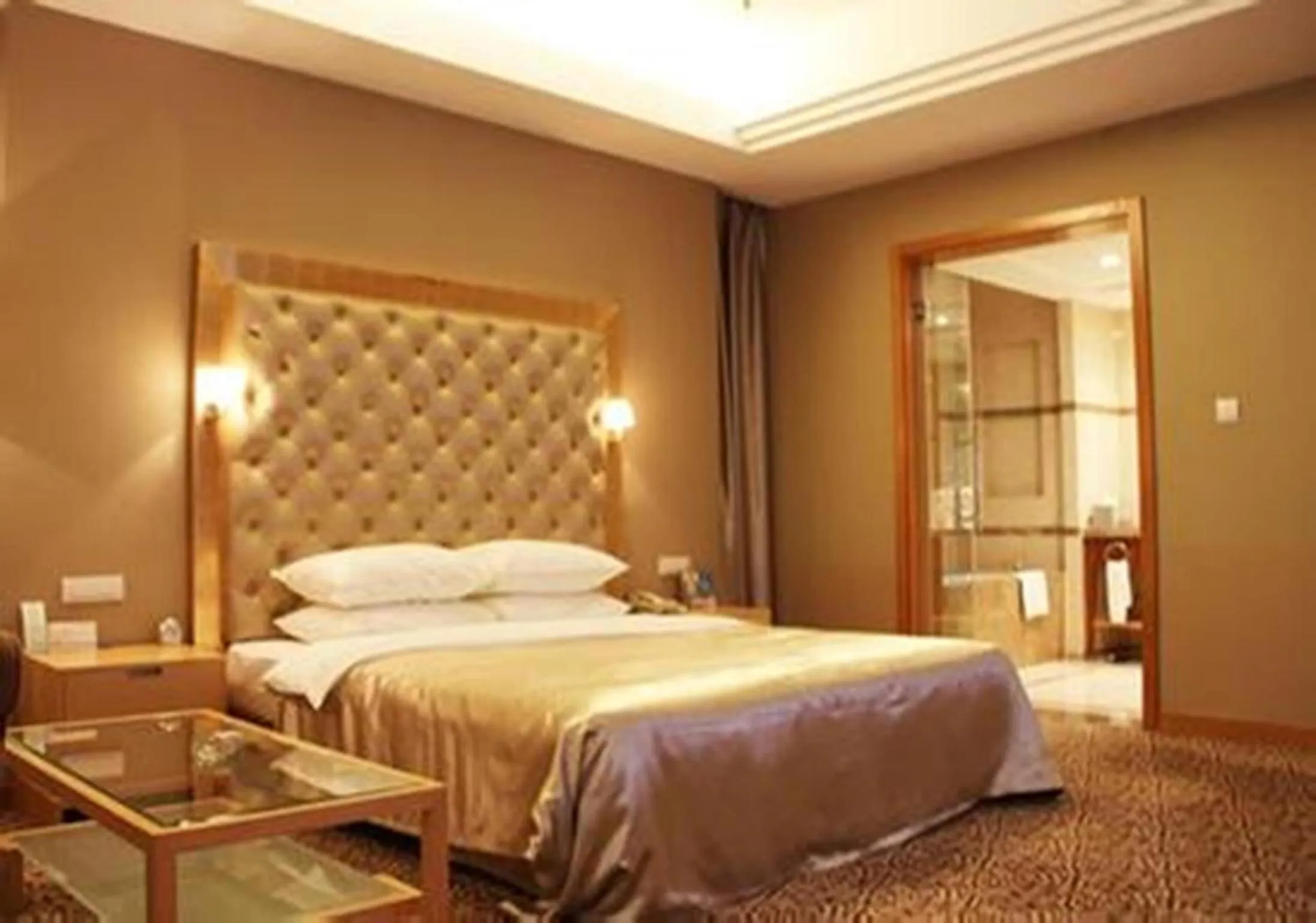 Bedroom, Bed in Glarun Jinling Hotel