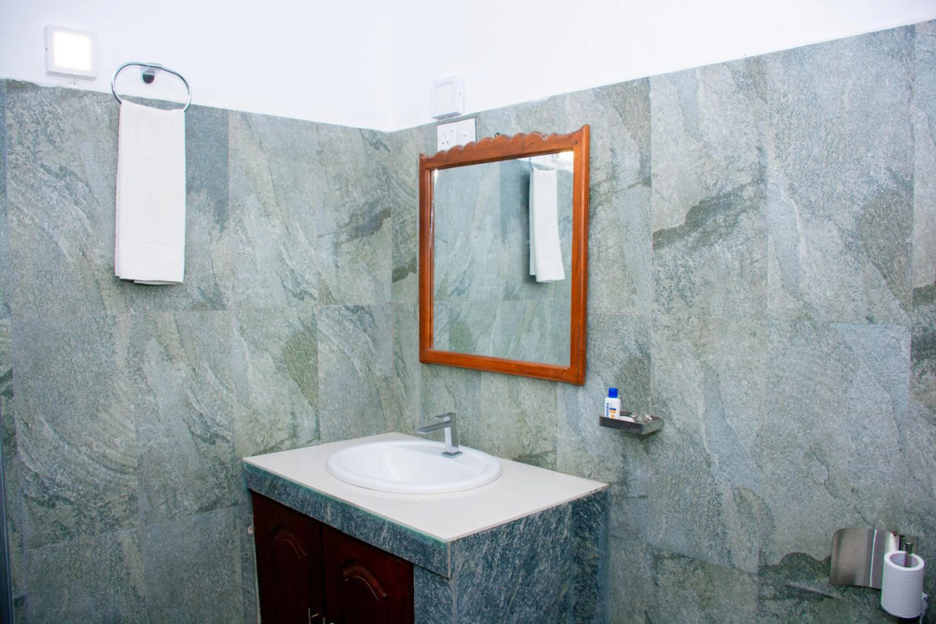 Shower in Turtle Paradise