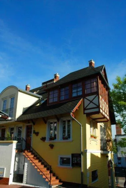 Facade/entrance in Villa Europa